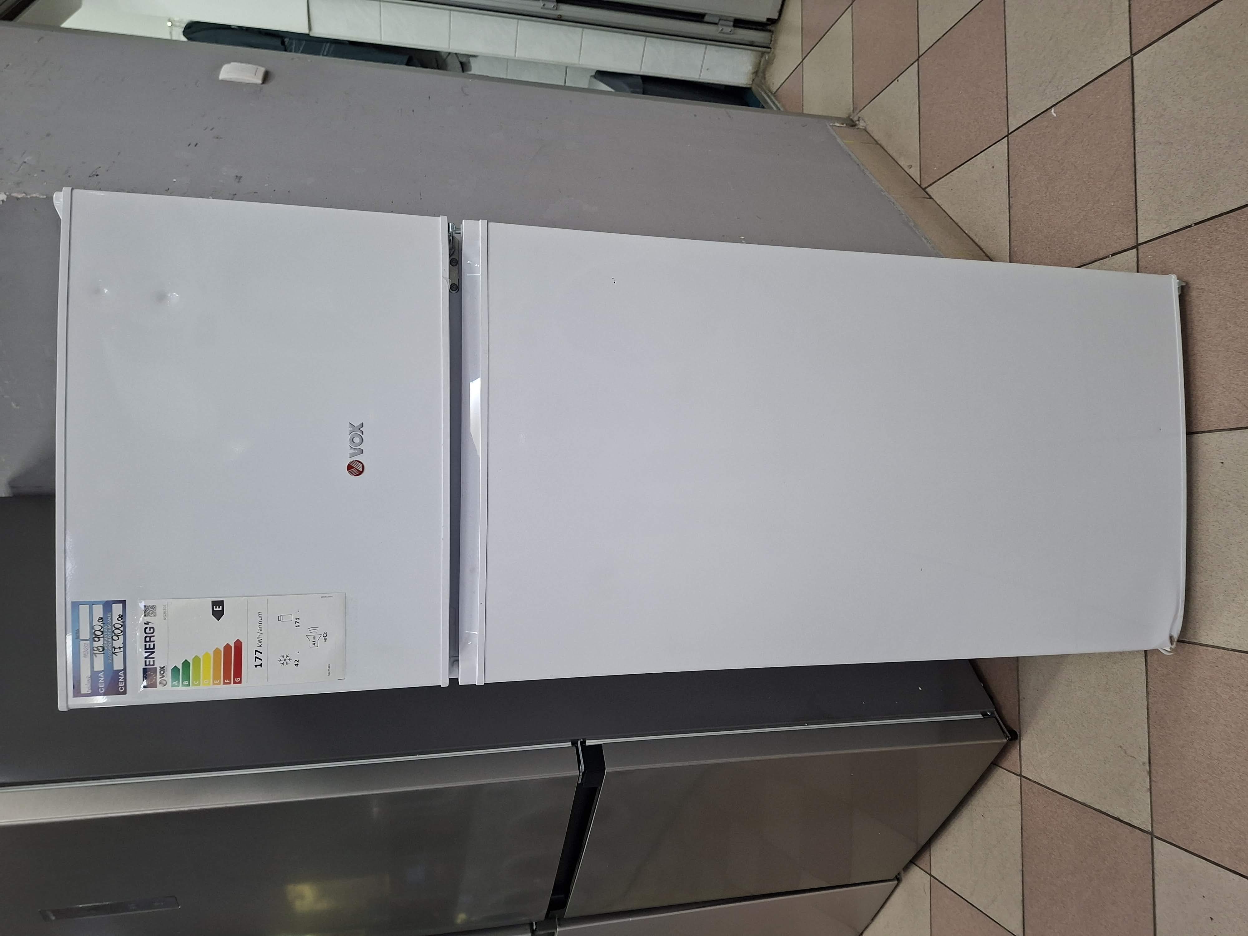 Frižider VOX  KG263E , 144 cm.
