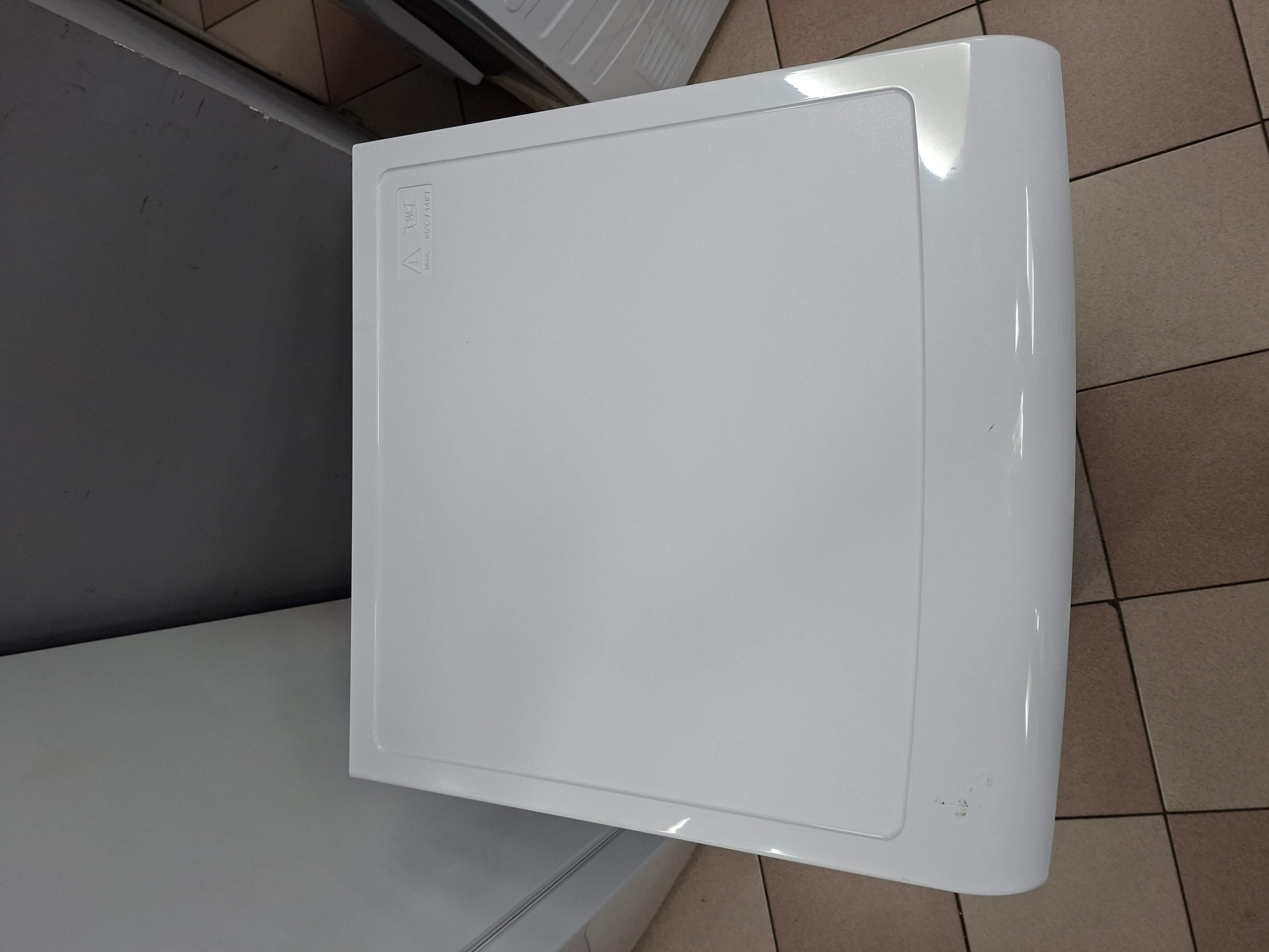 Frižider Whirlpool W55V1 112 W , 84 cm.