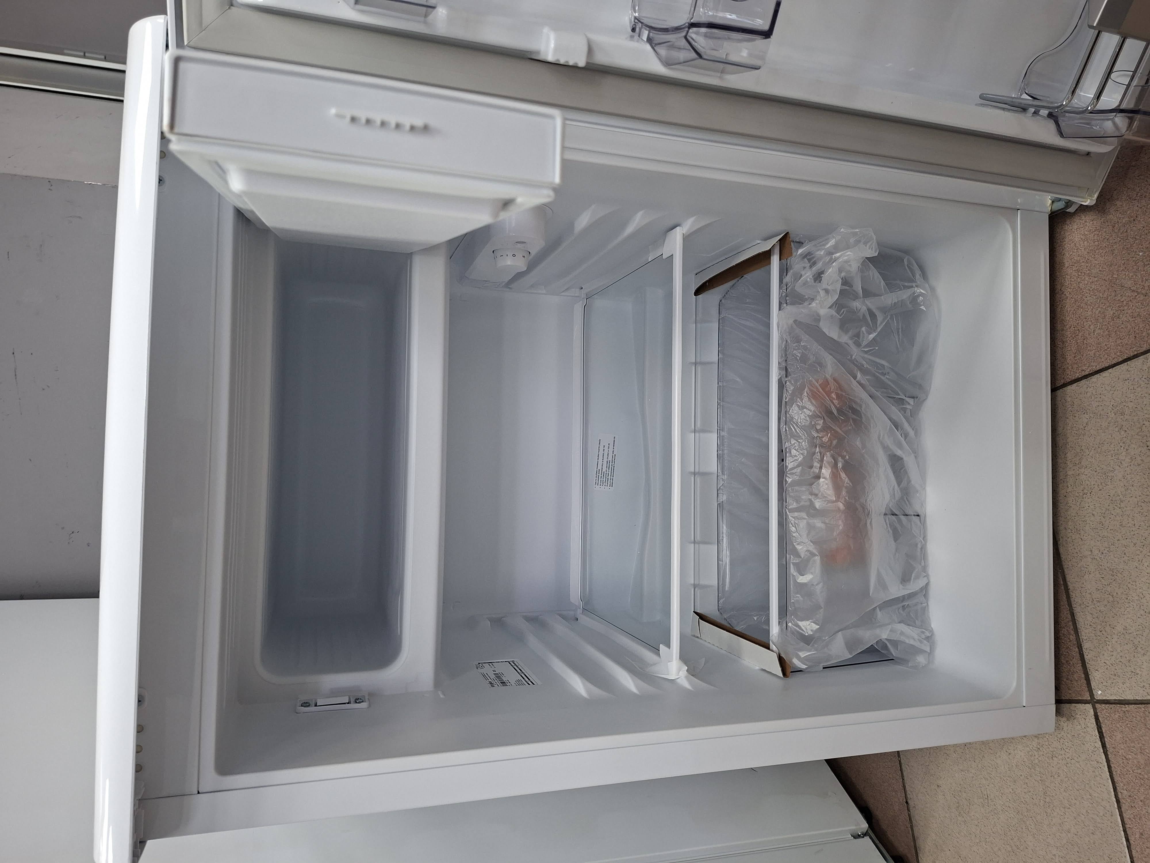 Frižider Whirlpool W55V1 112 W , 84 cm.
