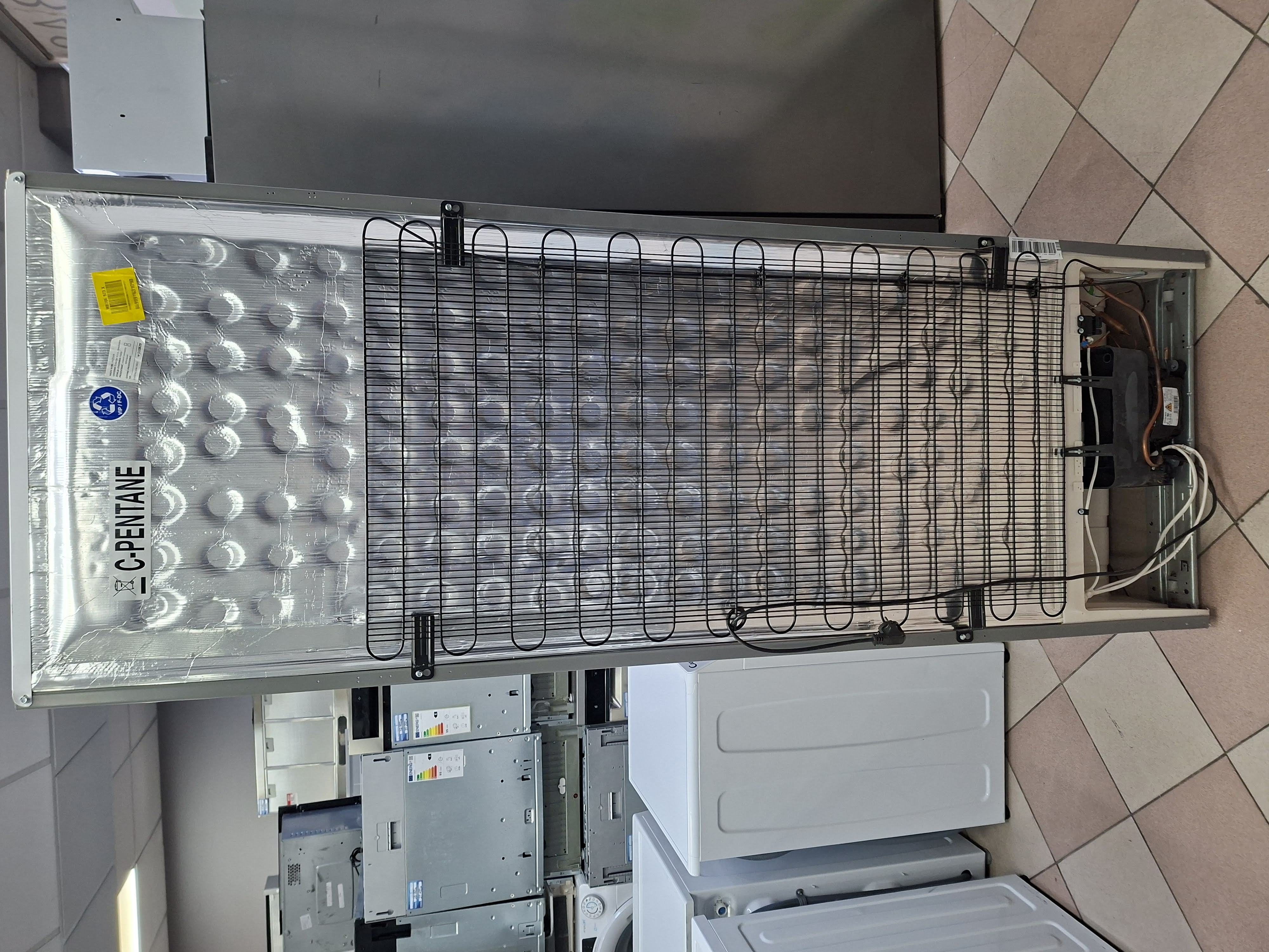 Frižider Whirlpool WB70E 973 X , 70 cm.