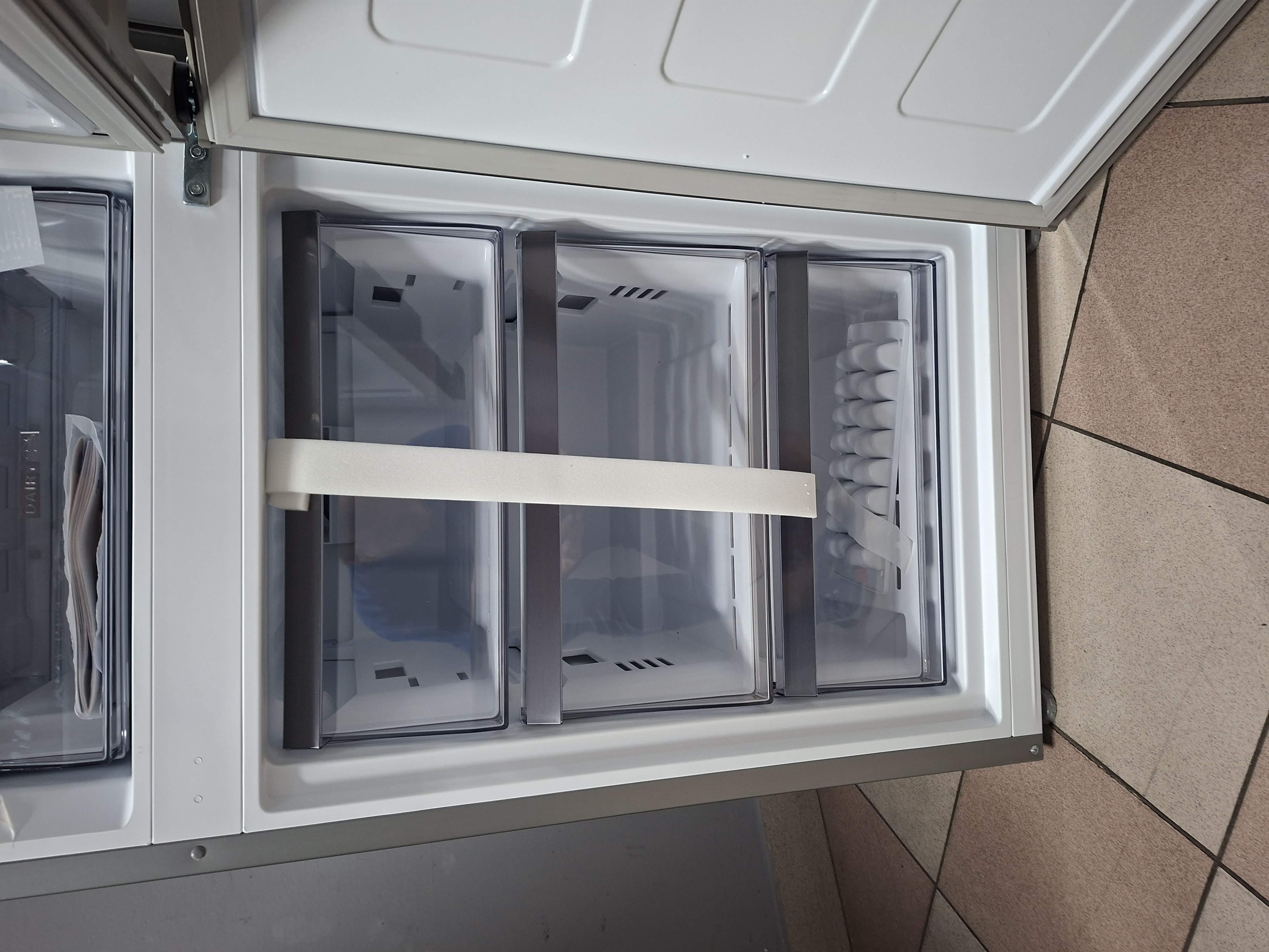 Frižider Whirlpool WHK 26404 XP5E , 203 cm.