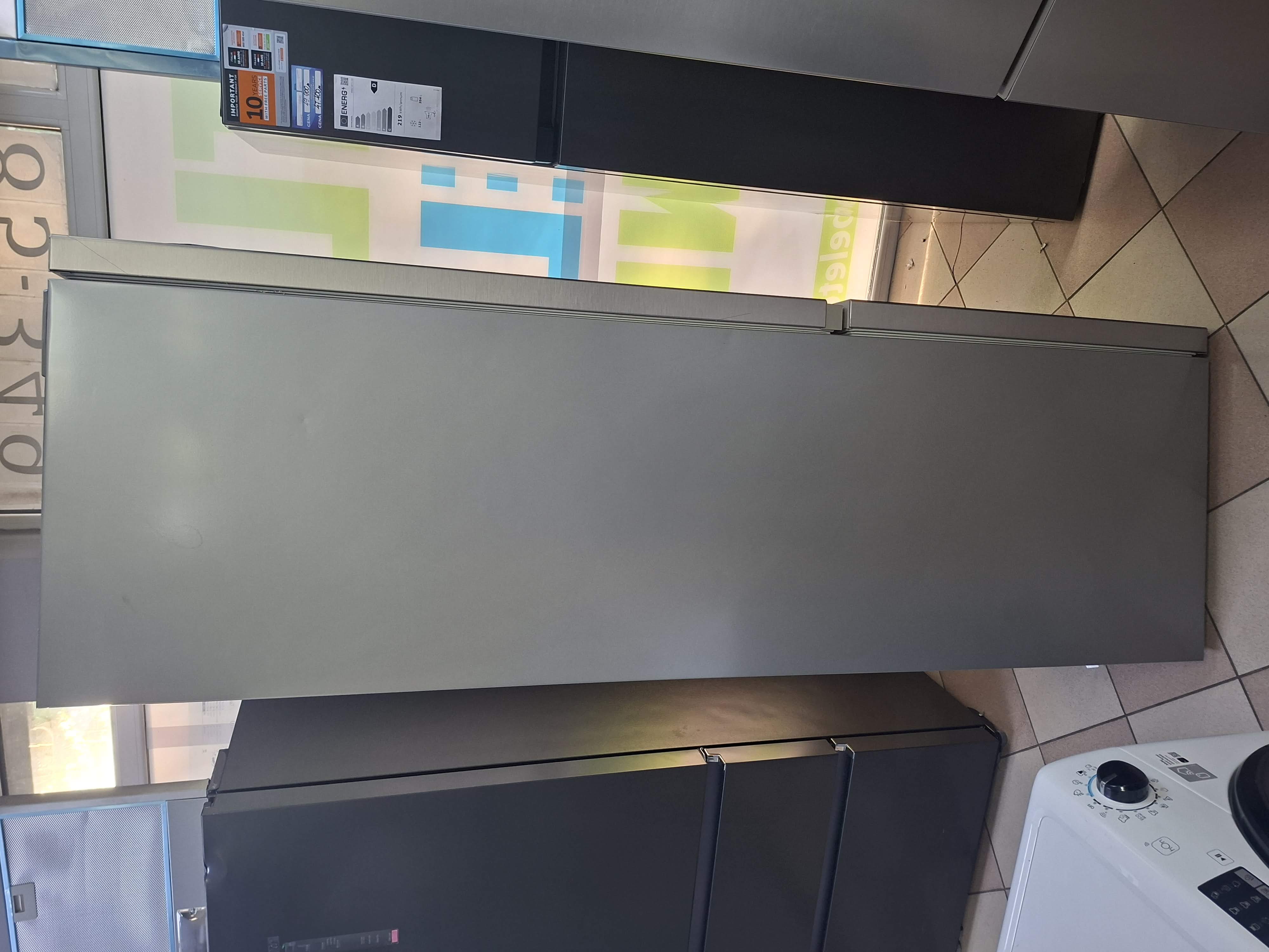 Frižider Whirlpool WHK 26404 XP7E , 203 cm.