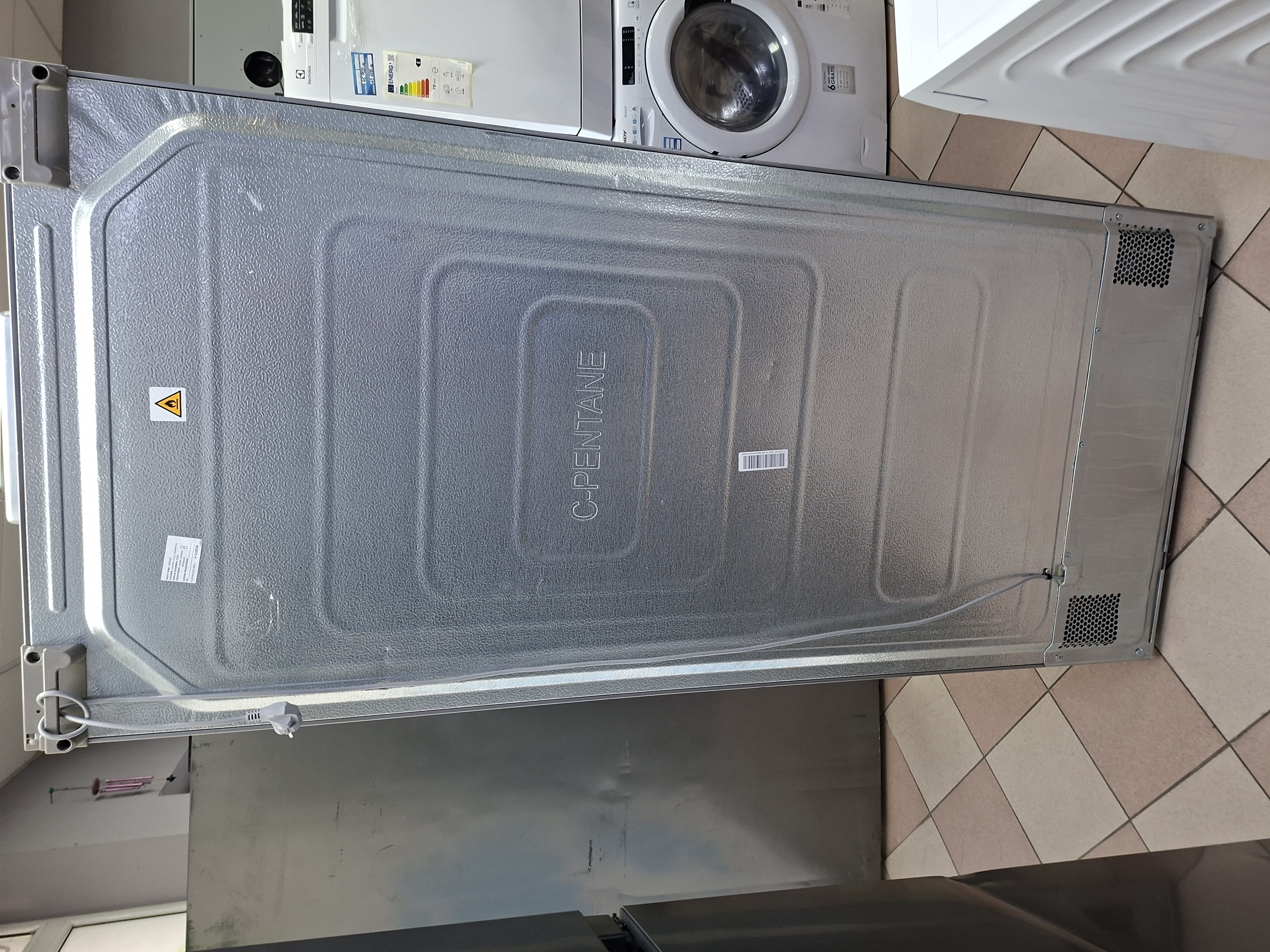 Frižider Whirlpool WHK2 6614 X6E , 193 cm.