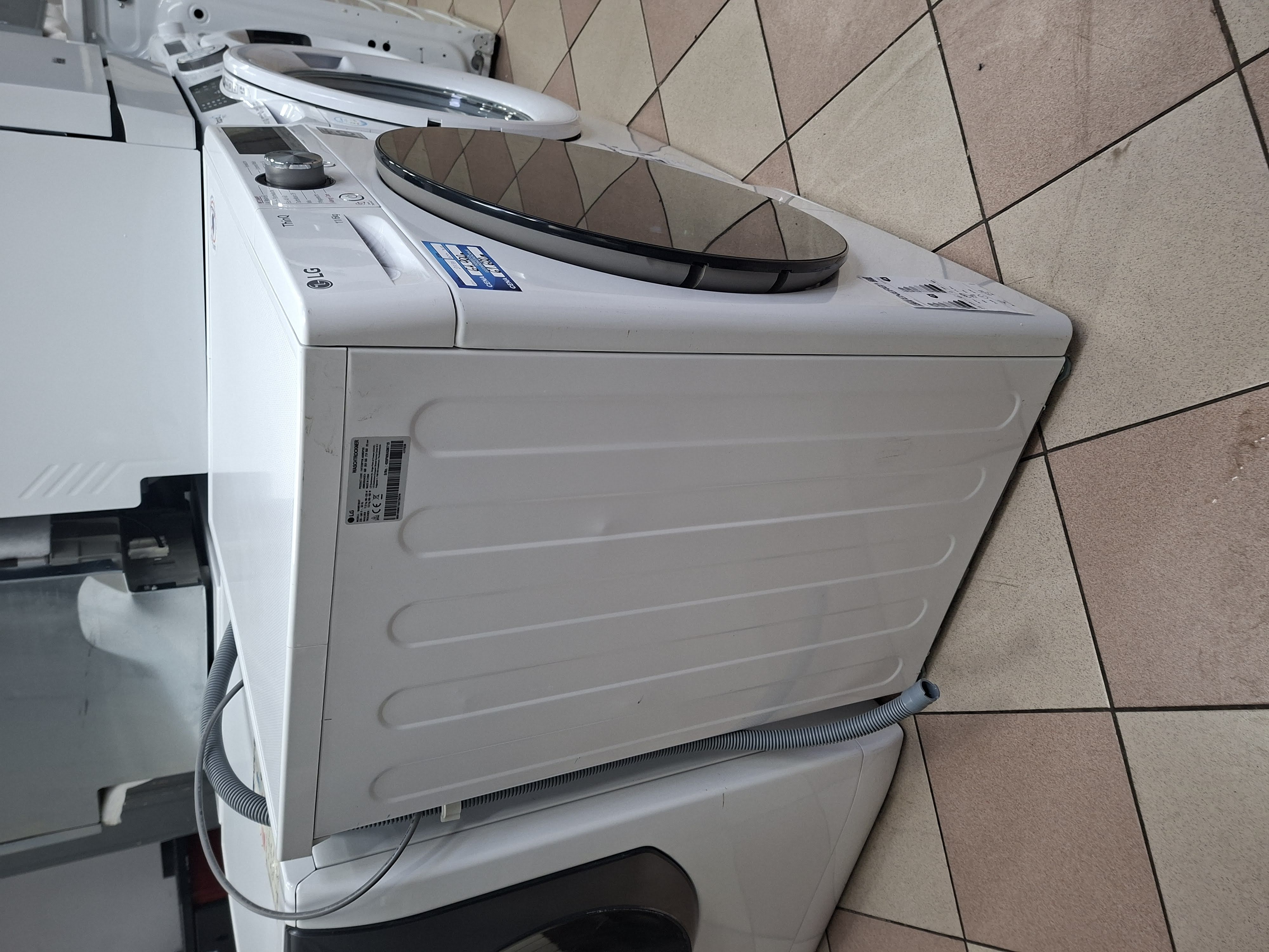 Mašina za pranje i sušenje LG W4WR70E6Y , 11+6 kg.