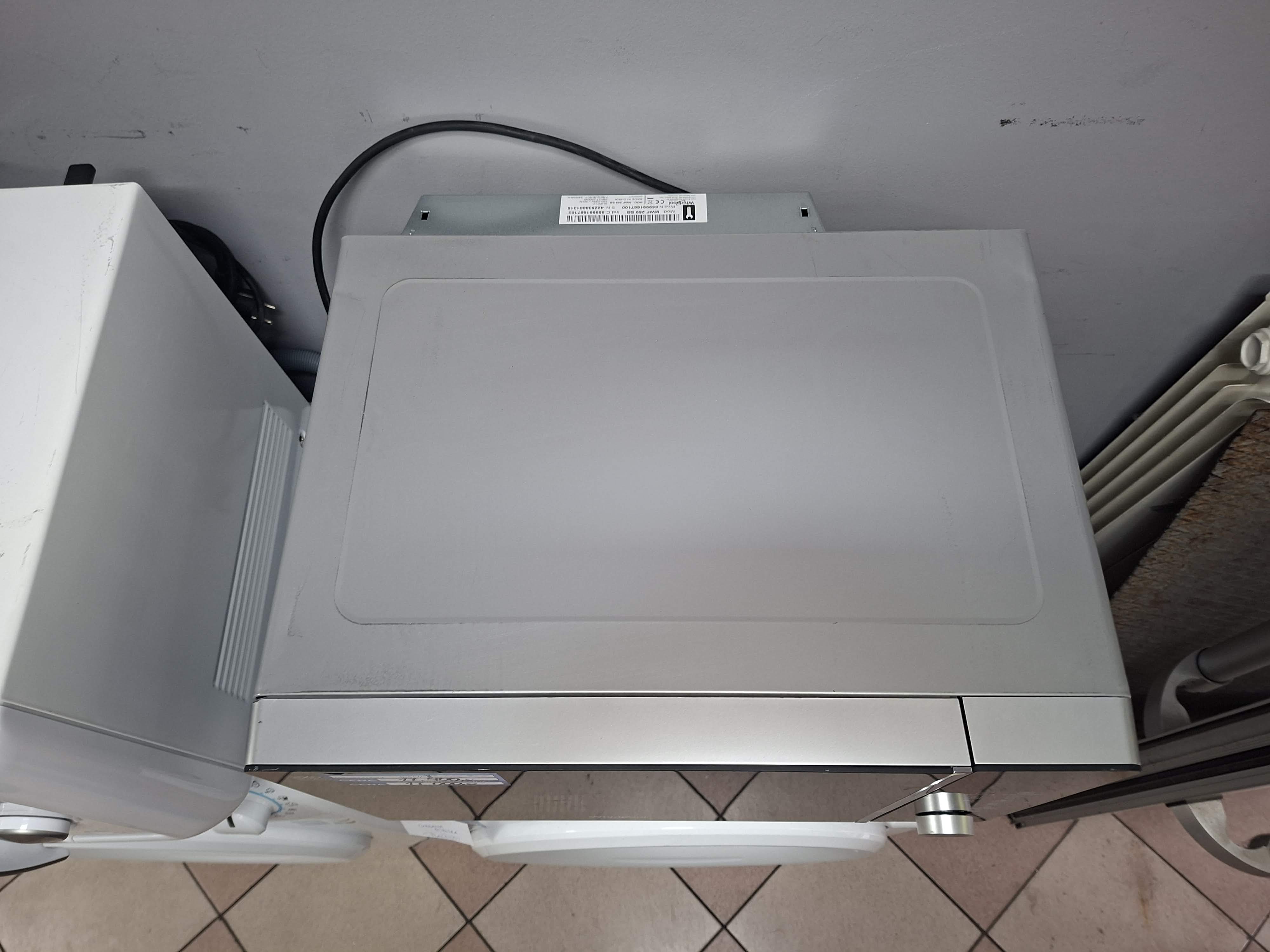Mikrotalasna Whirlpool MWF 259 SB, 25L
