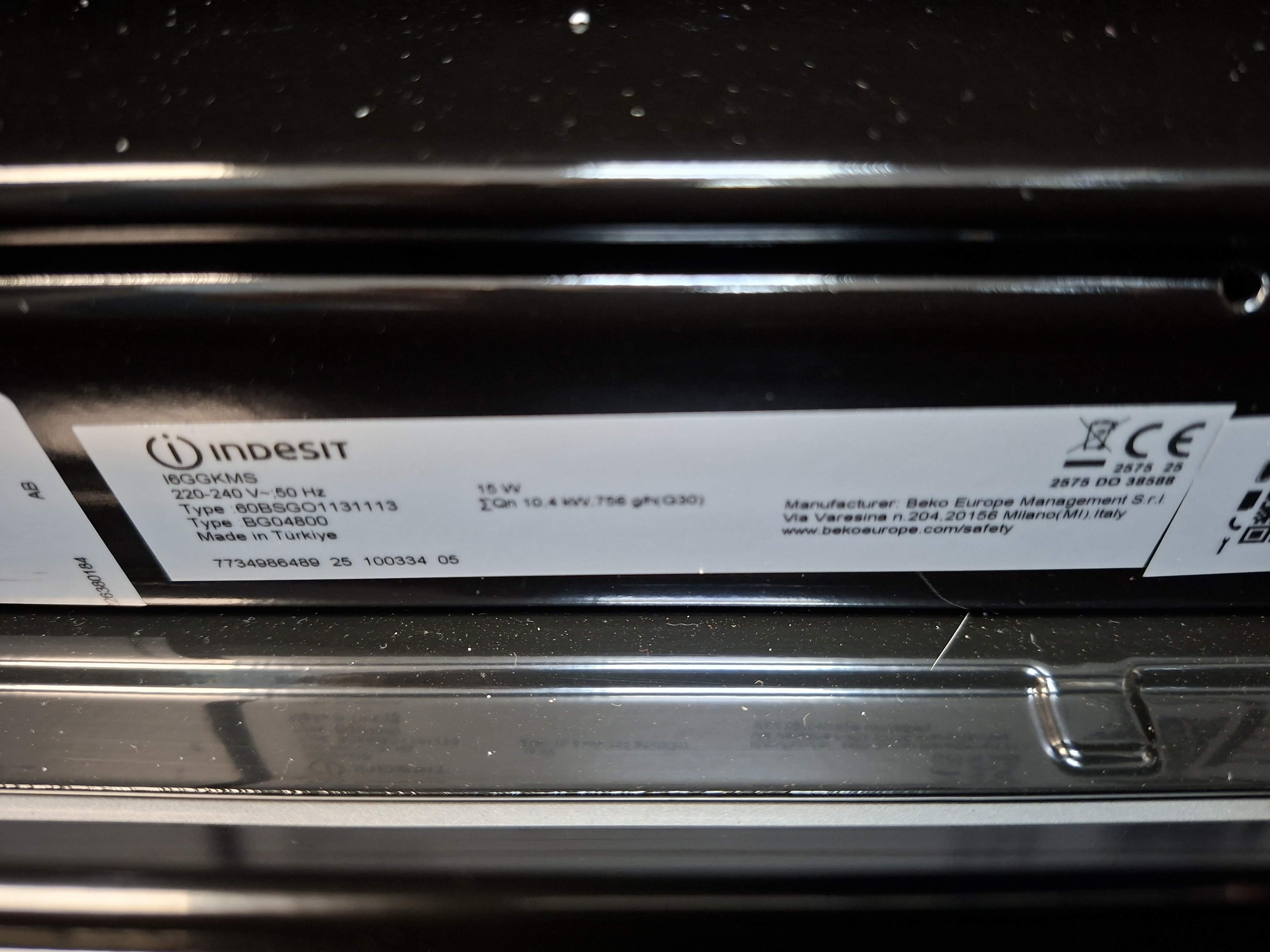 Plinski Šporet Indesit I6GGKMS , 60 cm.