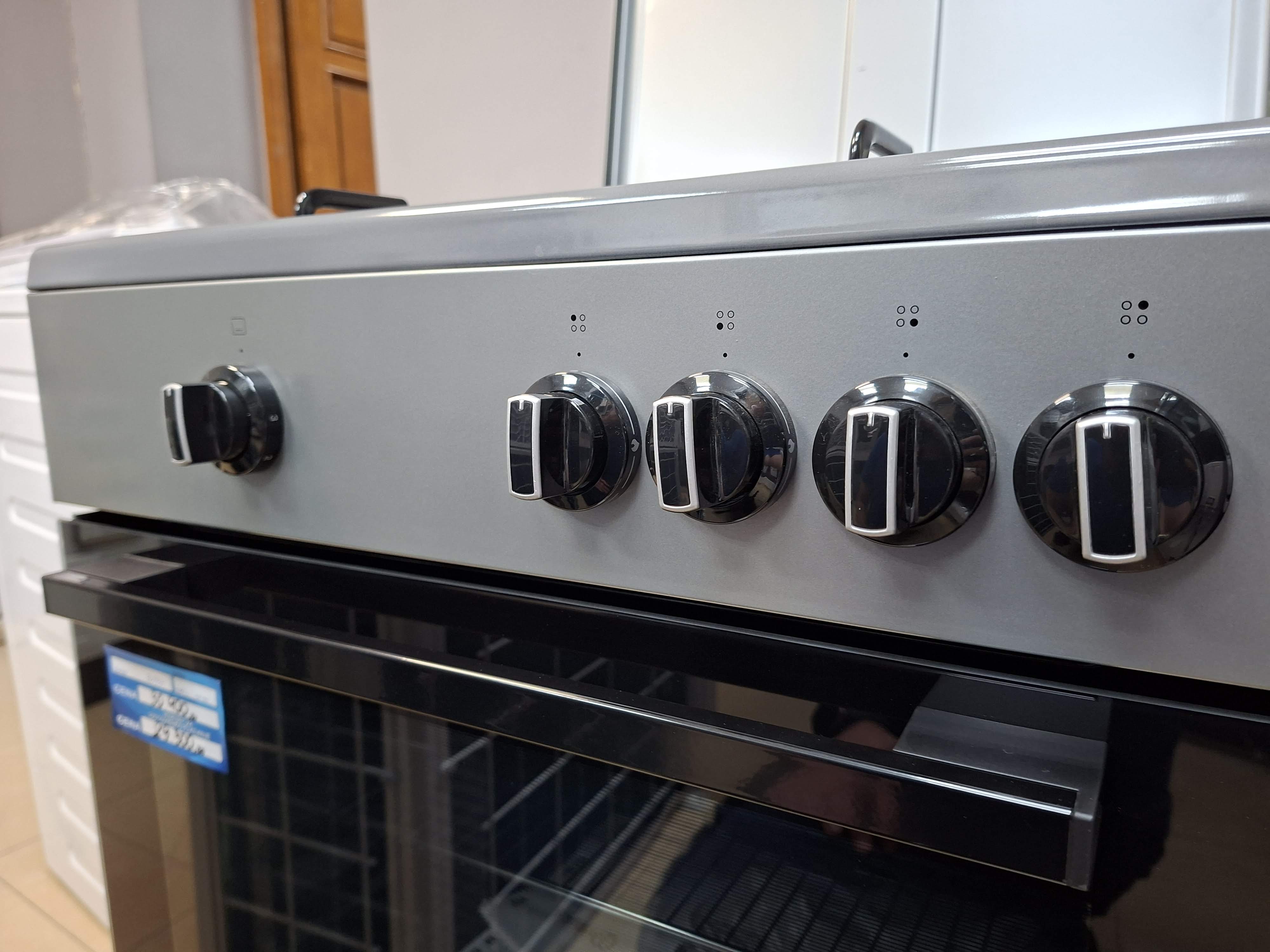 Plinski Šporet Indesit I6GGKMS , 60 cm.