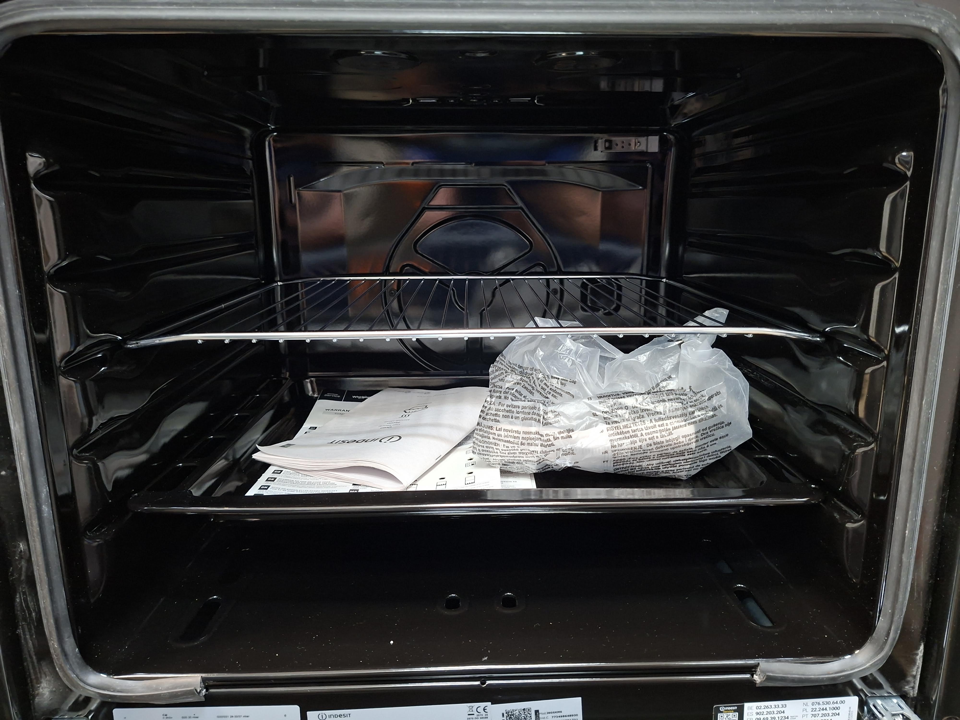 Plinski Šporet Indesit I6GGKMS , 60 cm.