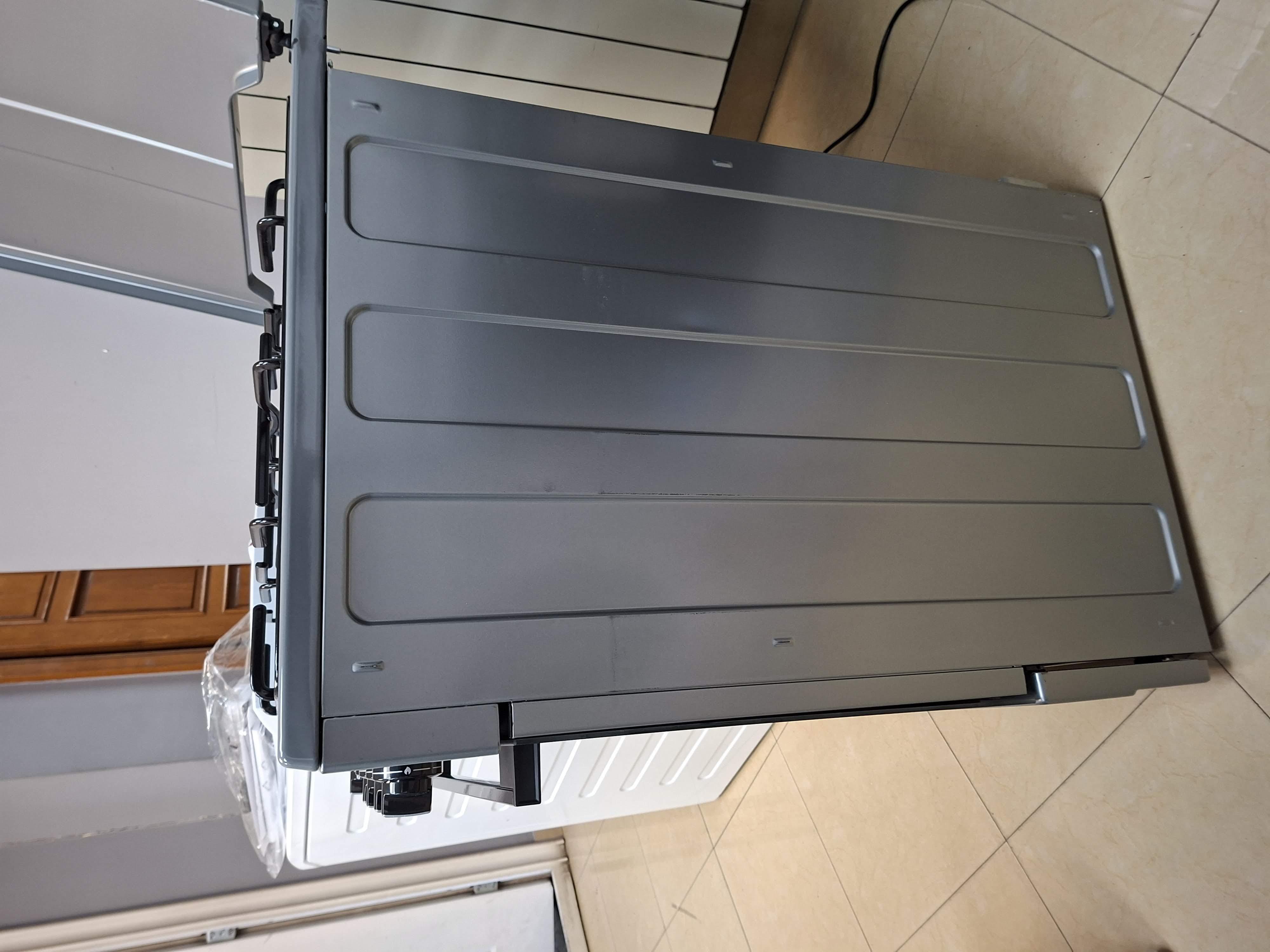 Plinski Šporet Indesit I6GGKMS , 60 cm.