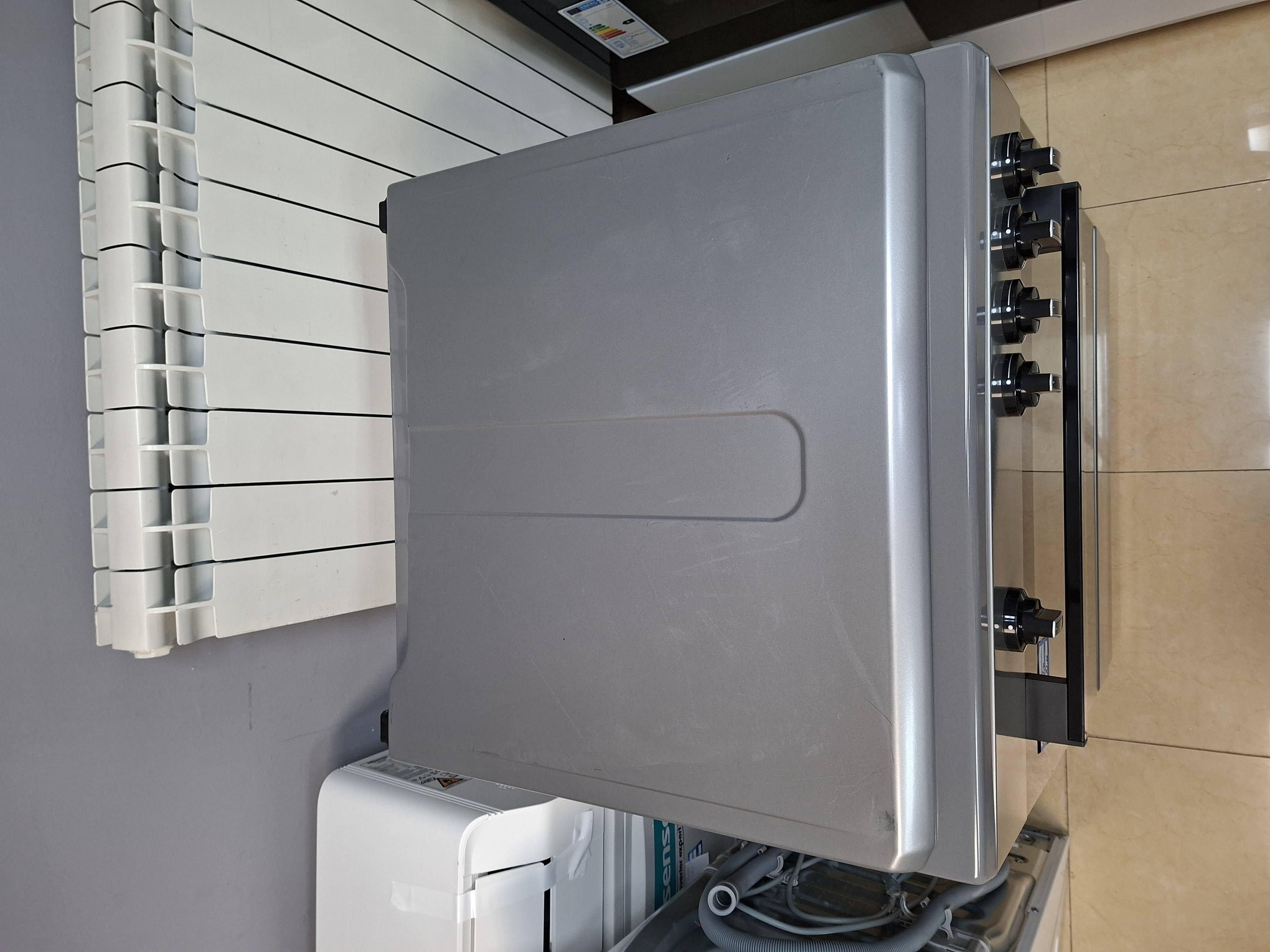 Plinski Šporet Indesit I6GGKMS , 60 cm.