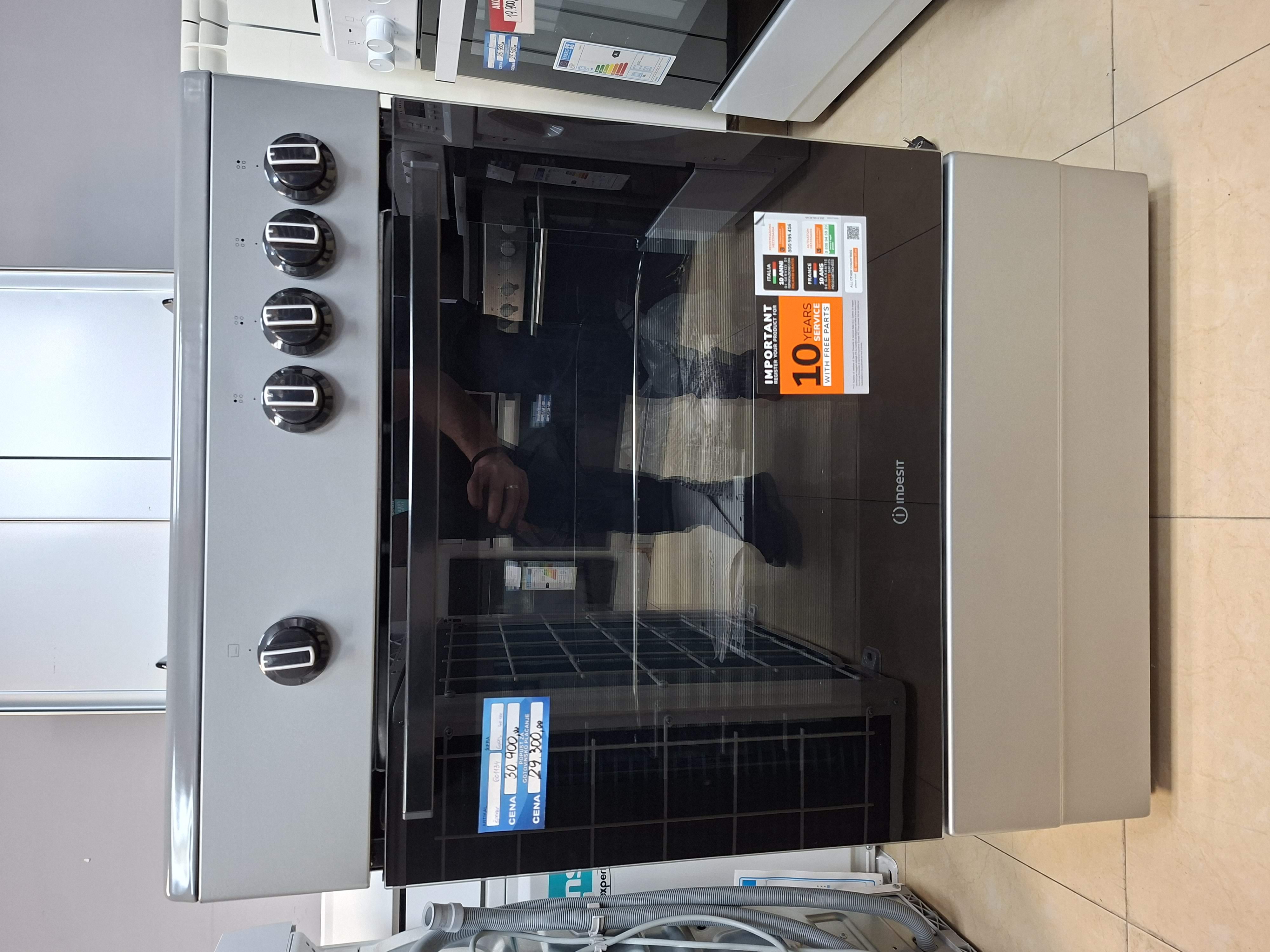 Plinski Šporet Indesit I6GGKMS , 60 cm.