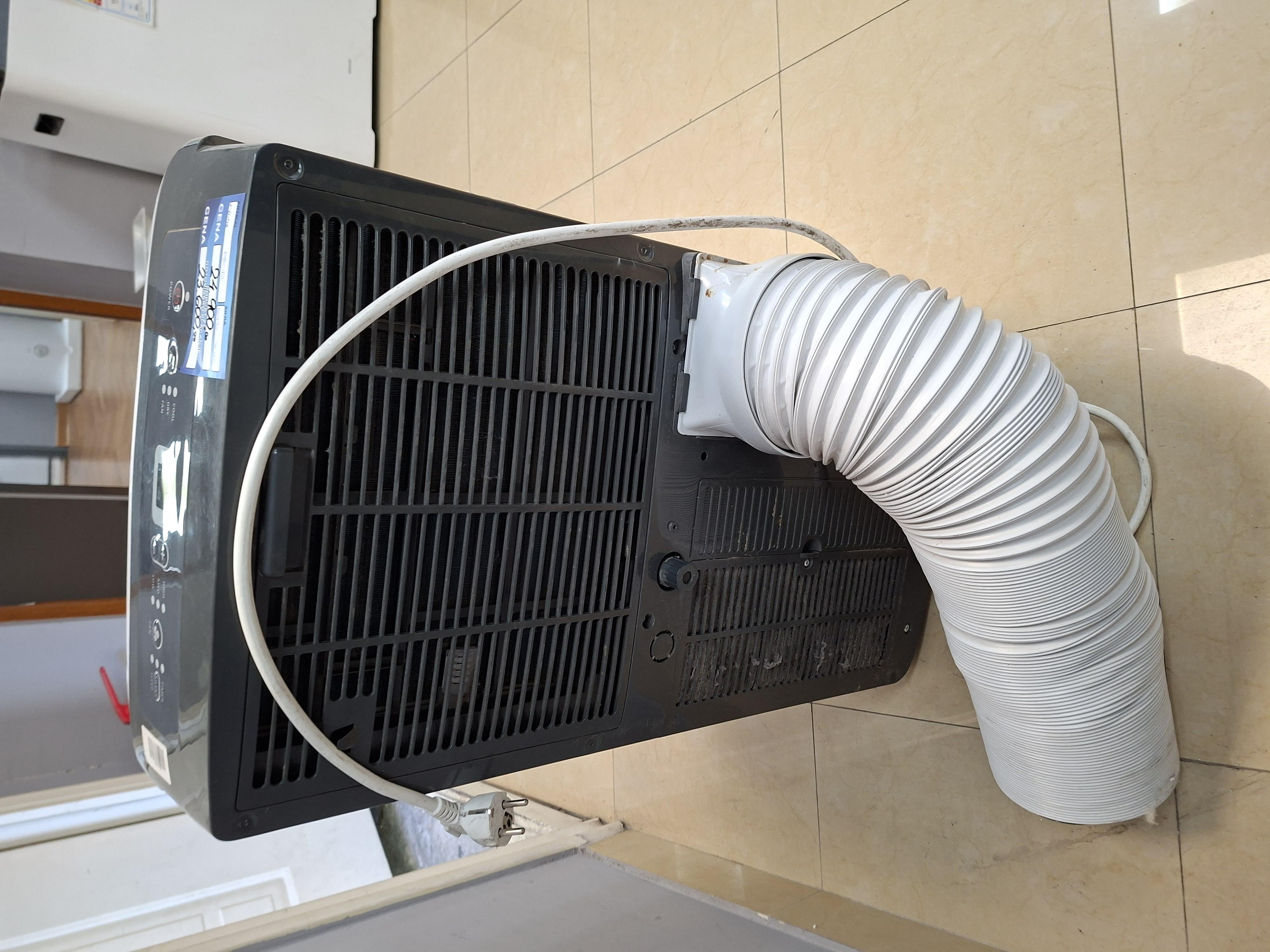 Pokretna klima Hisense APC12 , 12000 btu