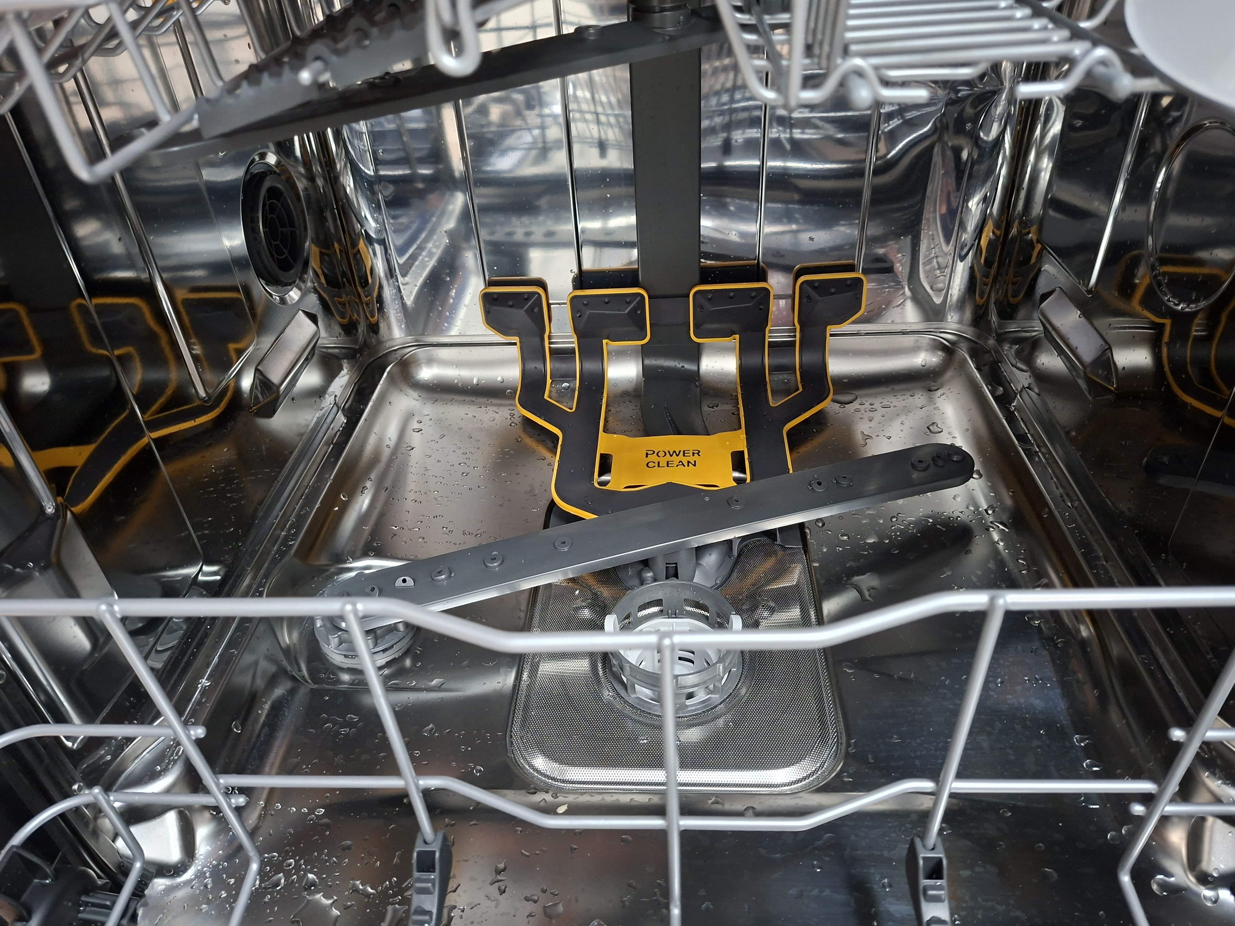 Sudo mašina Bauknecht  B7F HS51 X , 15 kompleta