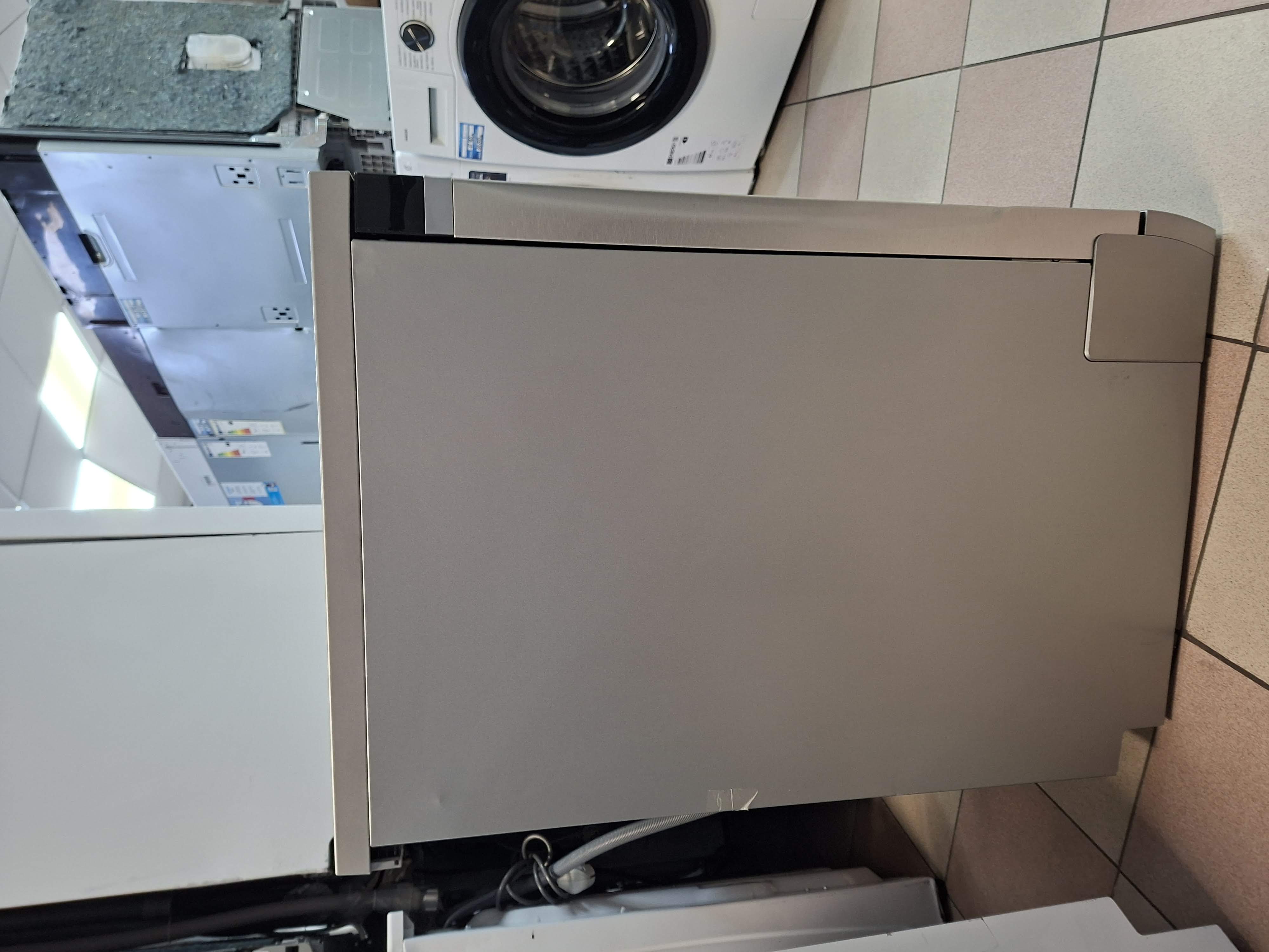 Sudo mašina Bauknecht  B7F HS51 X , 15 kompleta