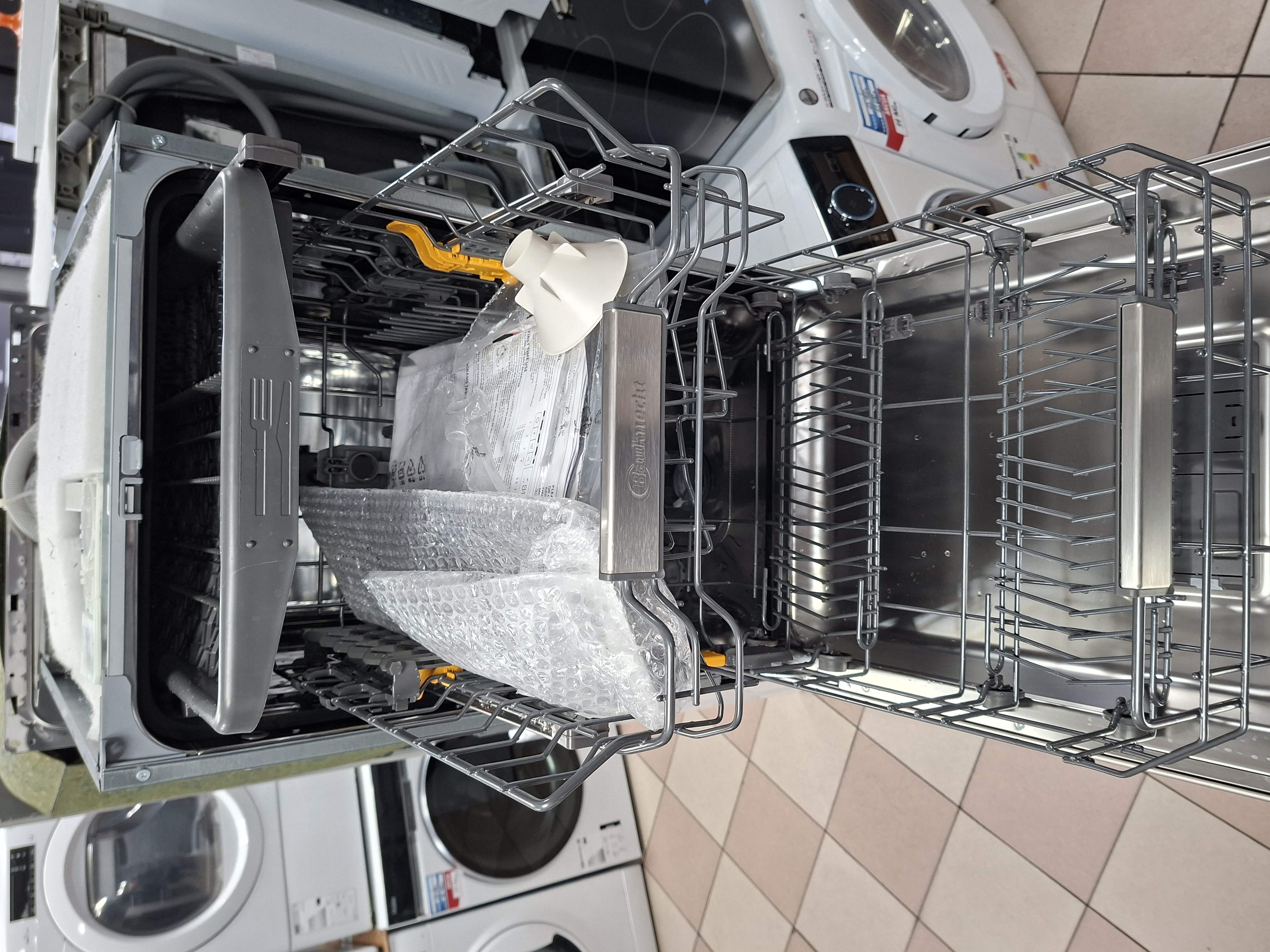 Sudo mašina Bauknecht BK6UB10BS7A0X , 10 kompleta