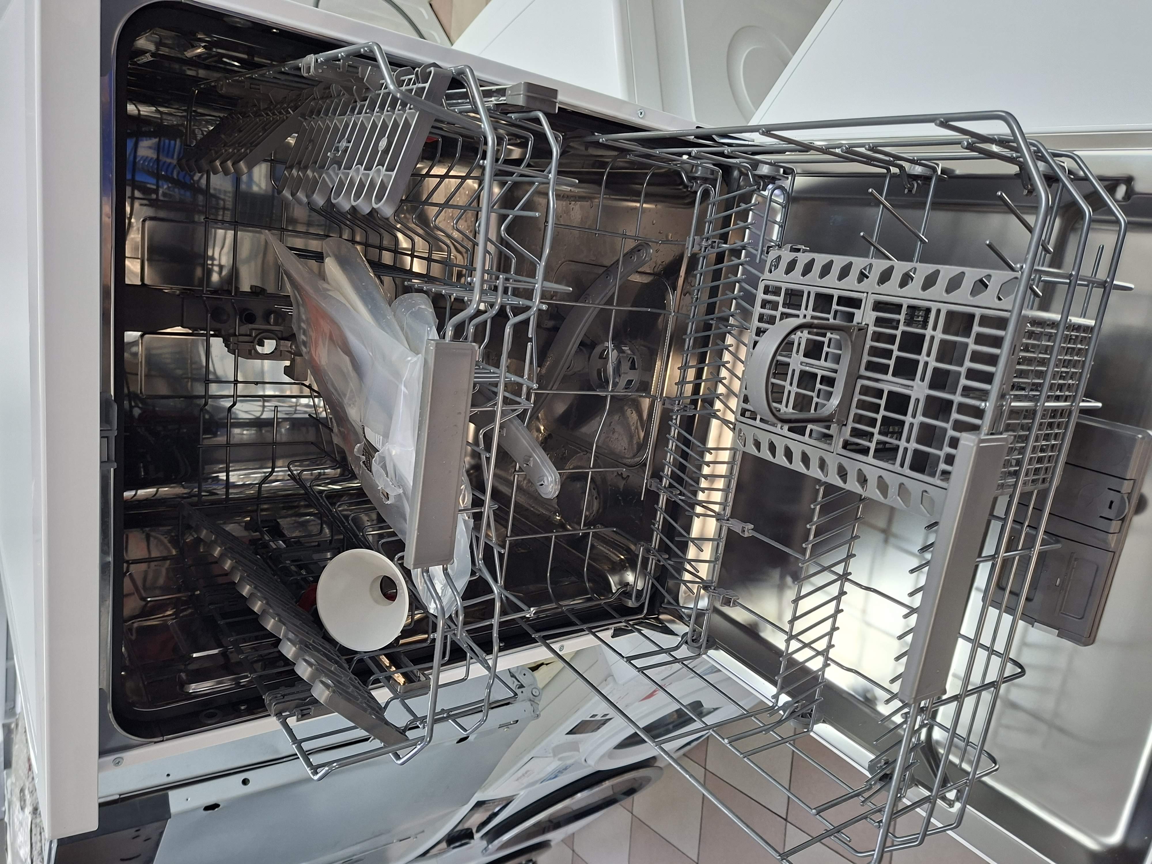 Sudo mašina Bauknecht OBFC Ecostar 5320 , 14 kompleta