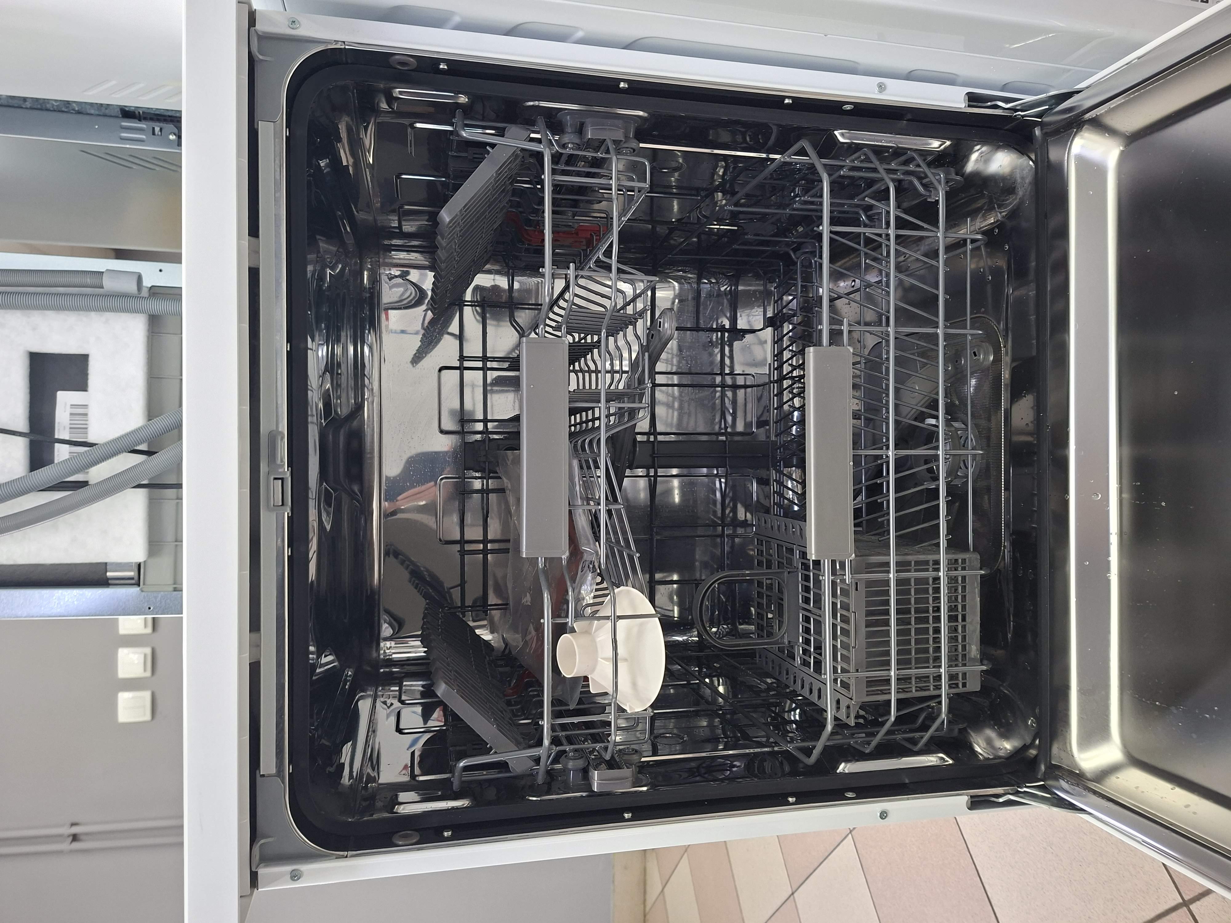 Sudo mašina Bauknecht OBFC Ecostar 5320 , 14 kompleta