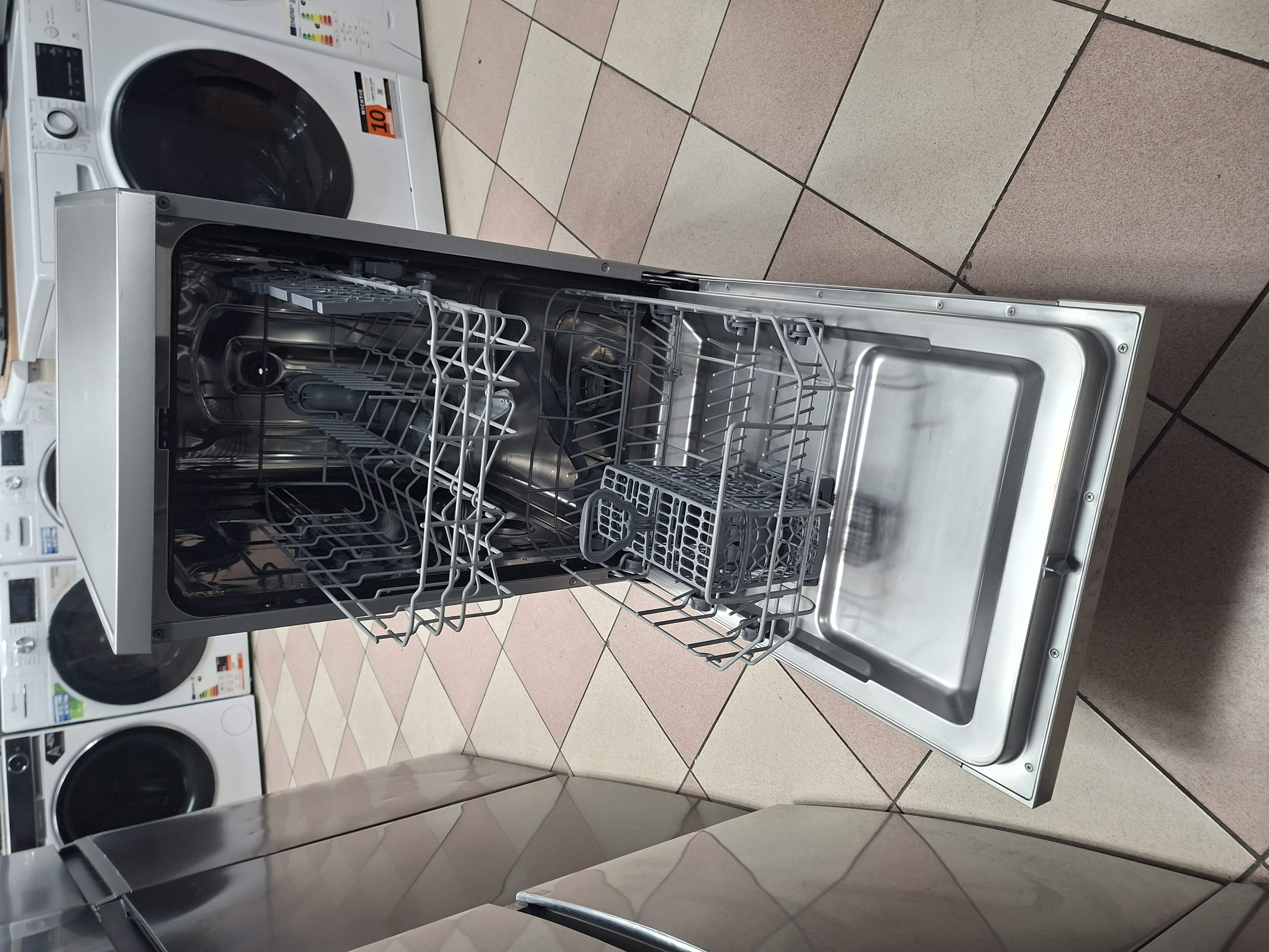 Sudo mašina Candy CDPH 1L952X, 9 kompleta