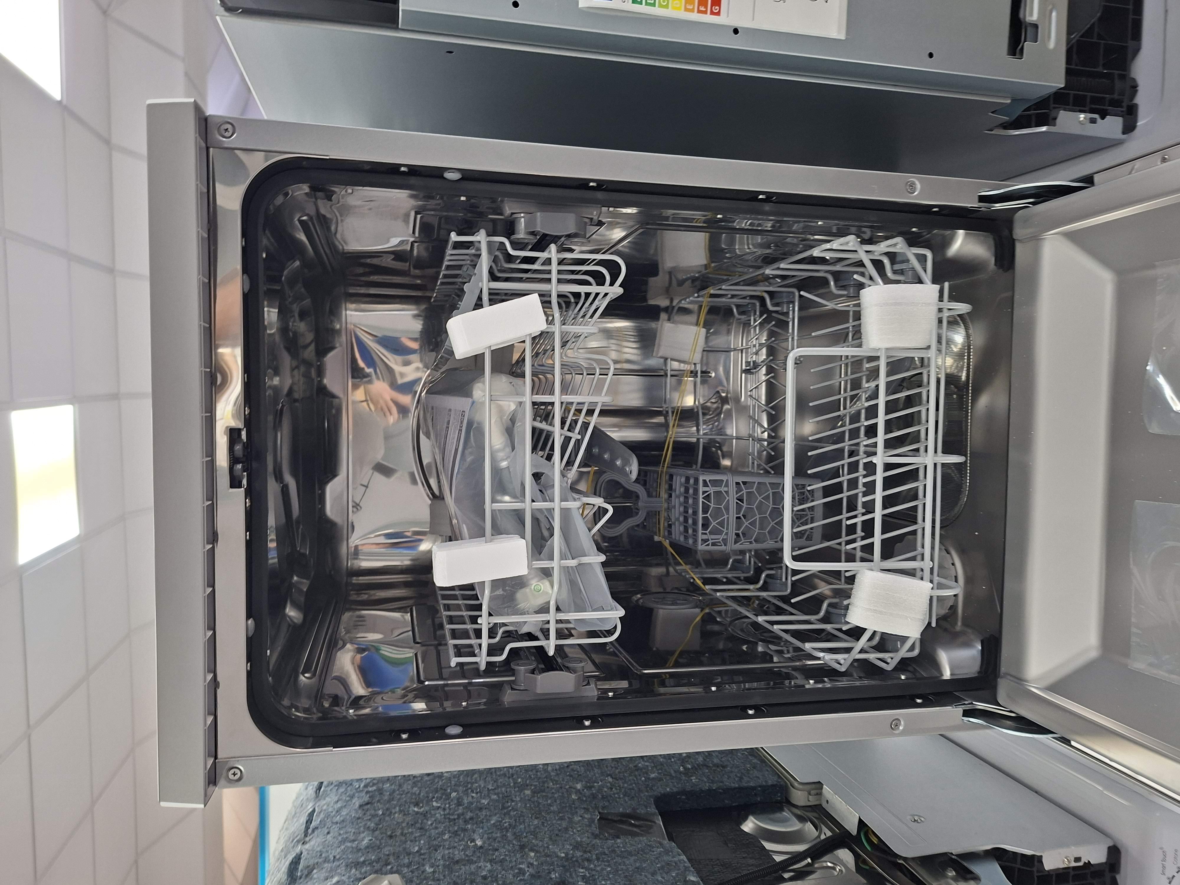 Sudo mašina Candy CDPH 2L1049S  , 10 kompleta