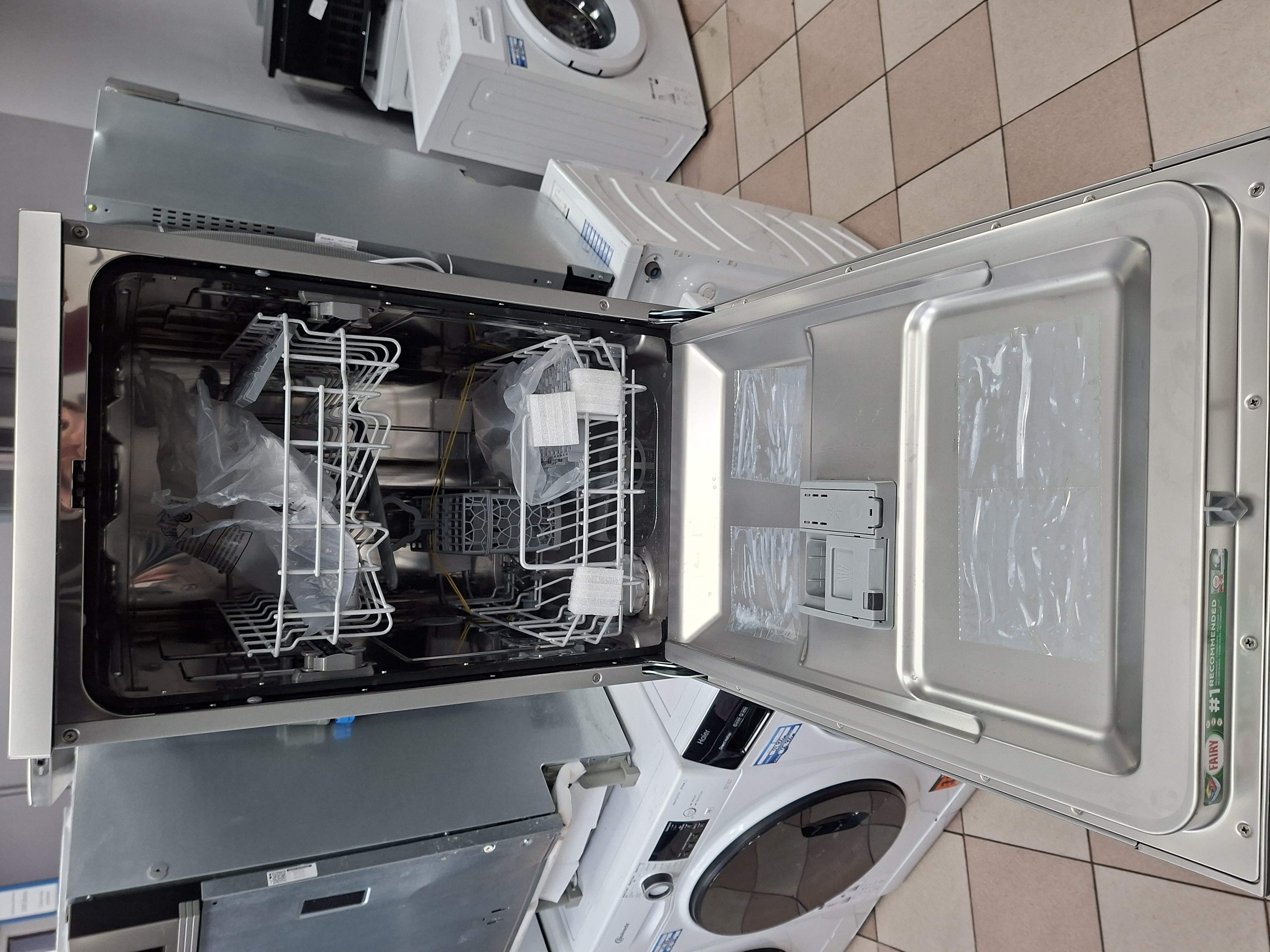 Sudo mašina Candy CDPH 2L1049S  , 10 kompleta