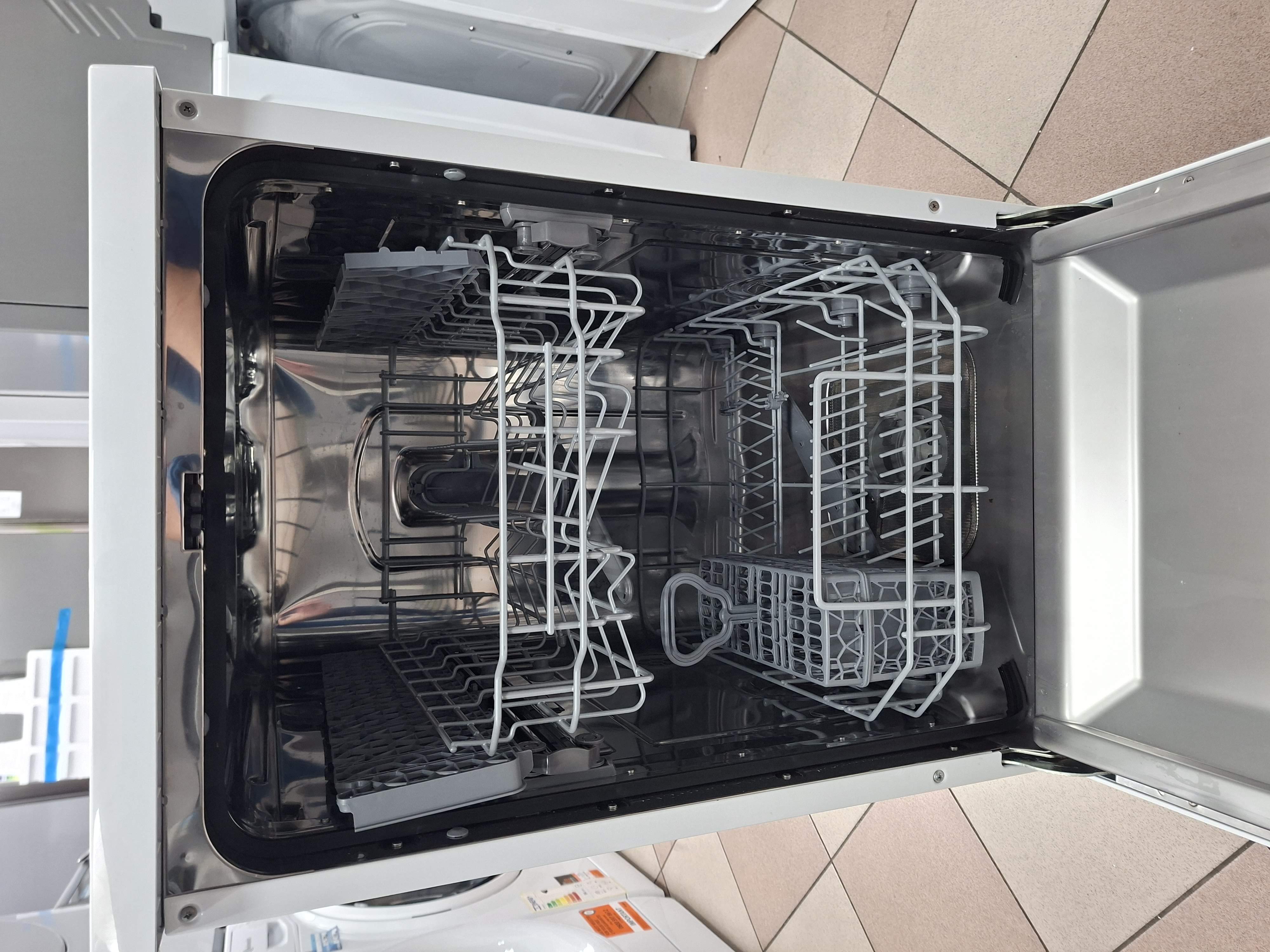 Sudo mašina Candy CDPH 2L1049W-01  , 10 kompleta