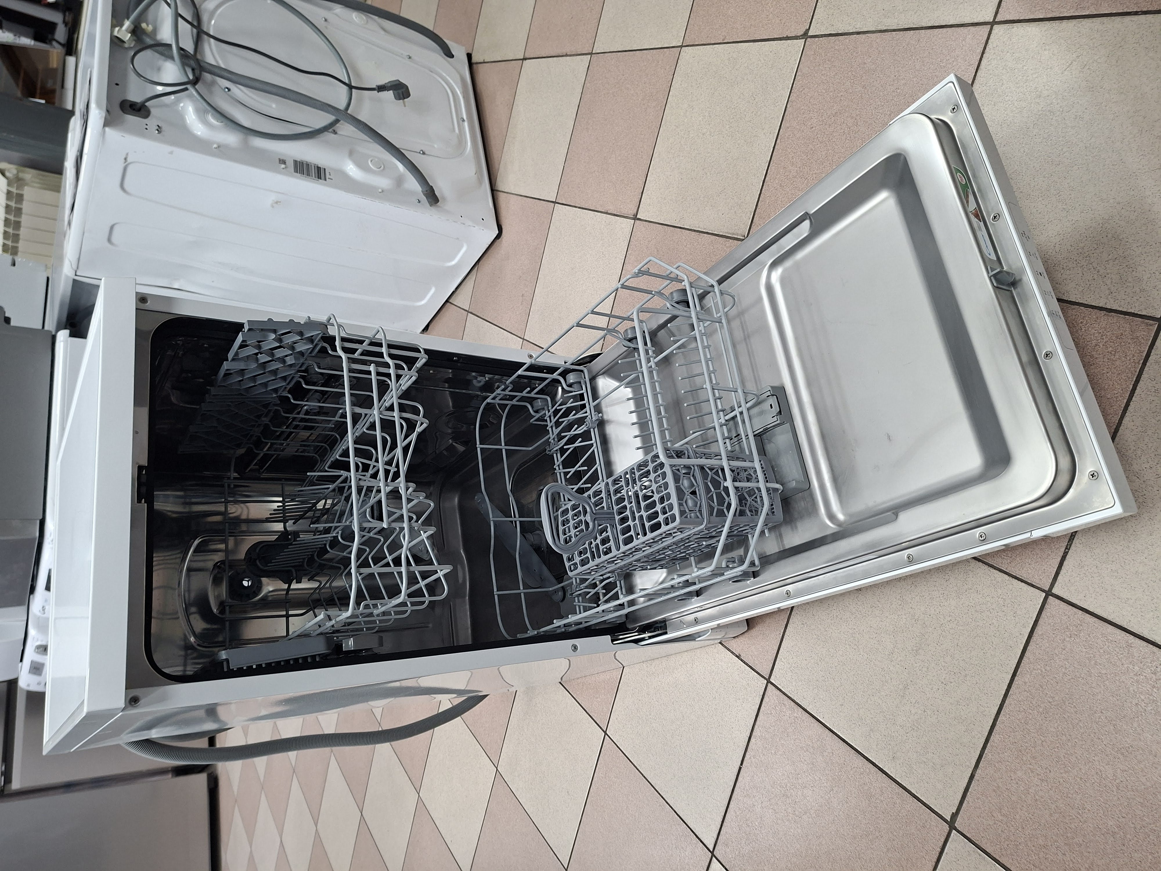Sudo mašina Candy CDPH 2L1049W-01  , 10 kompleta