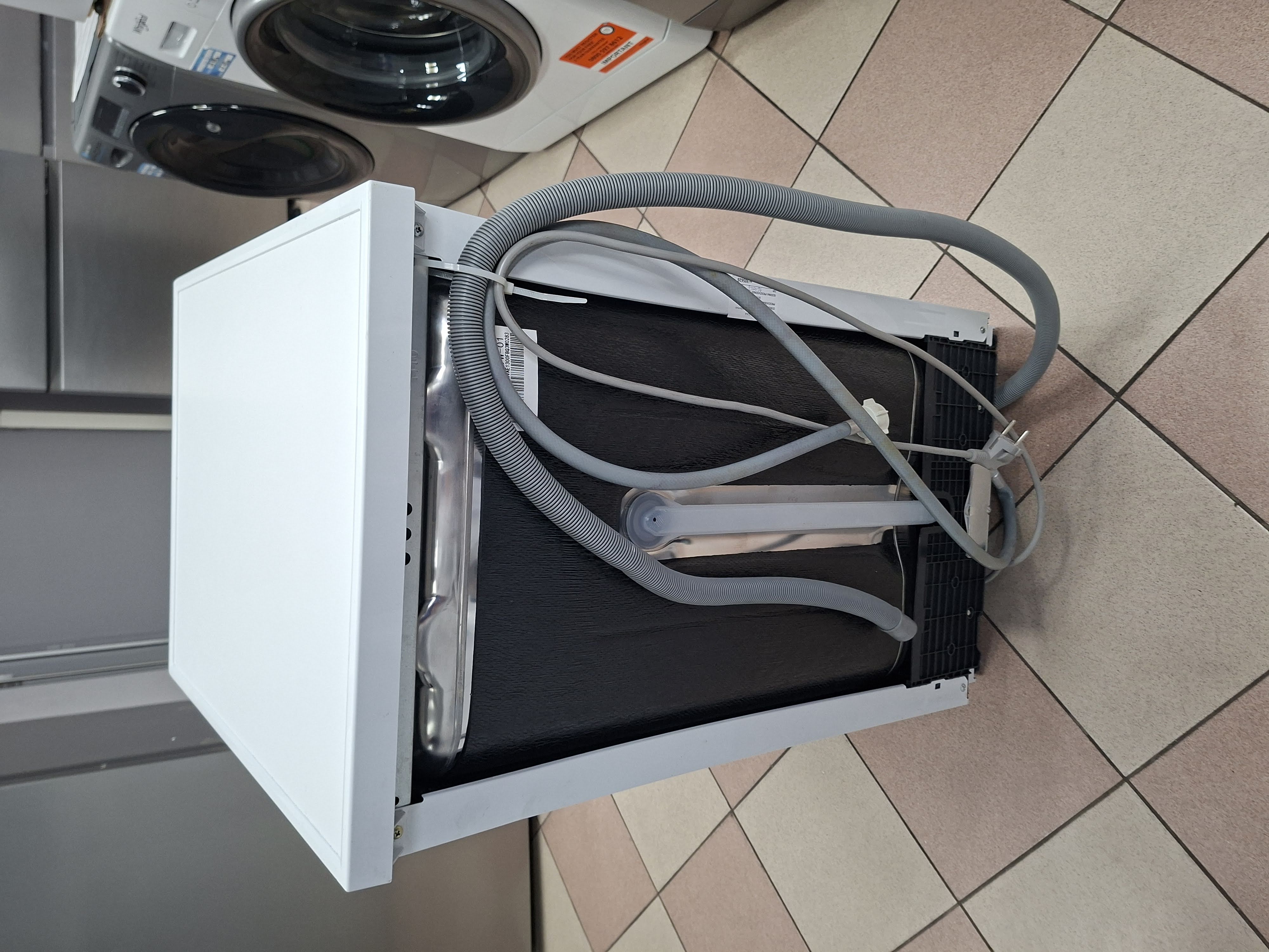 Sudo mašina Candy CDPH 2L1049W-01  , 10 kompleta
