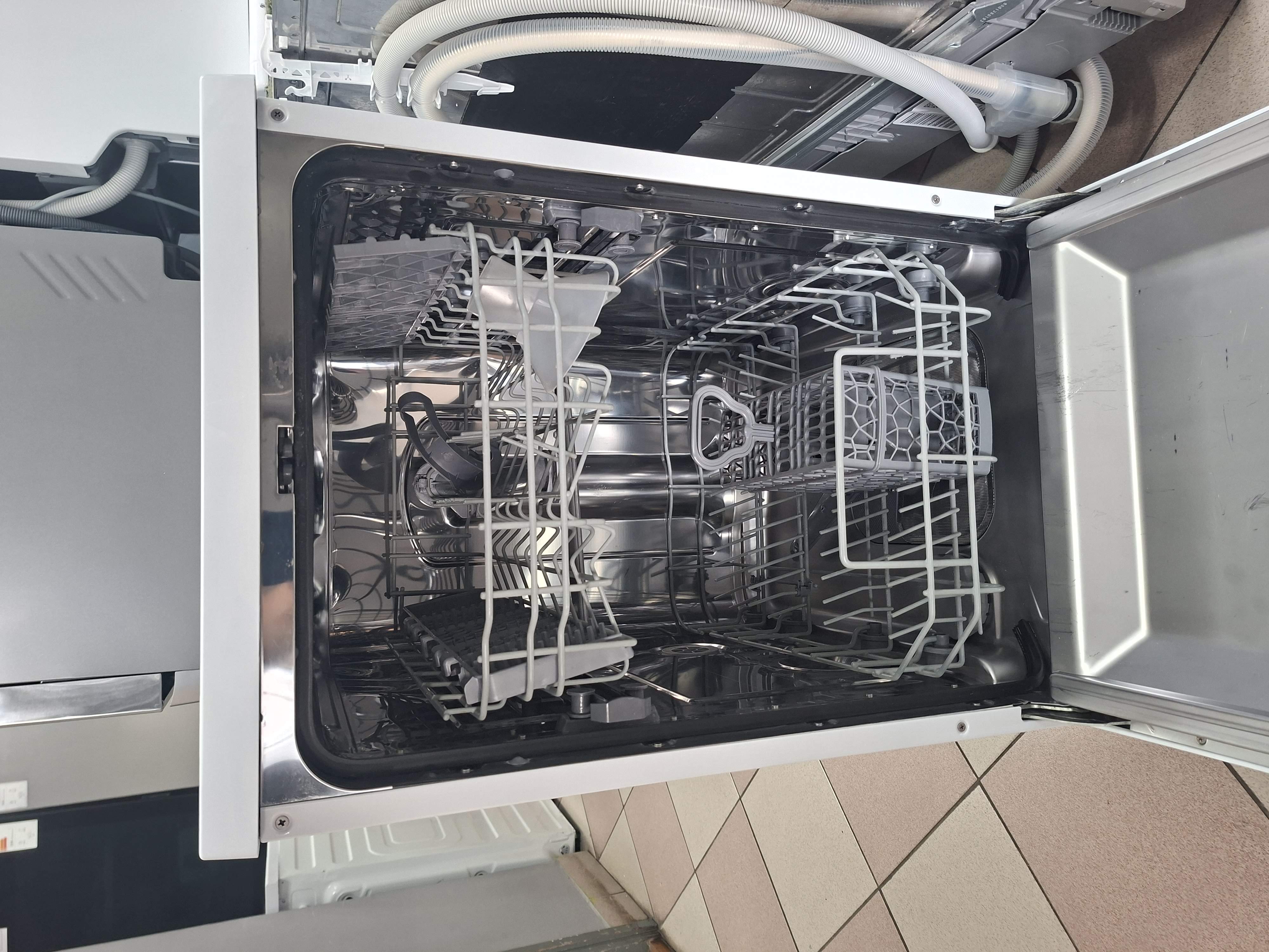 Sudo mašina Candy CDPH 2L949W, 9 kompleta