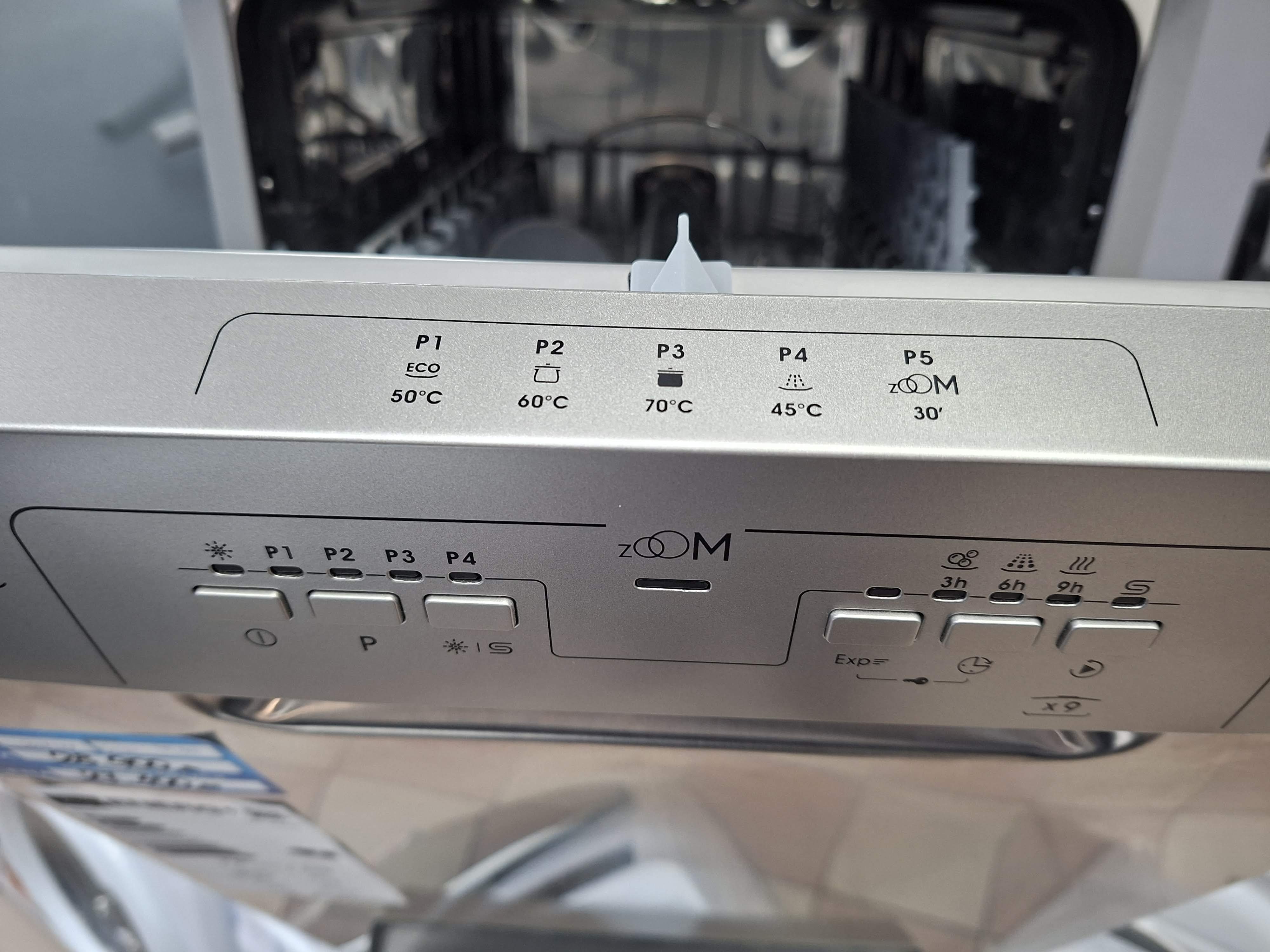 Sudo mašina Candy CDPH 2L949X, 9 kompleta