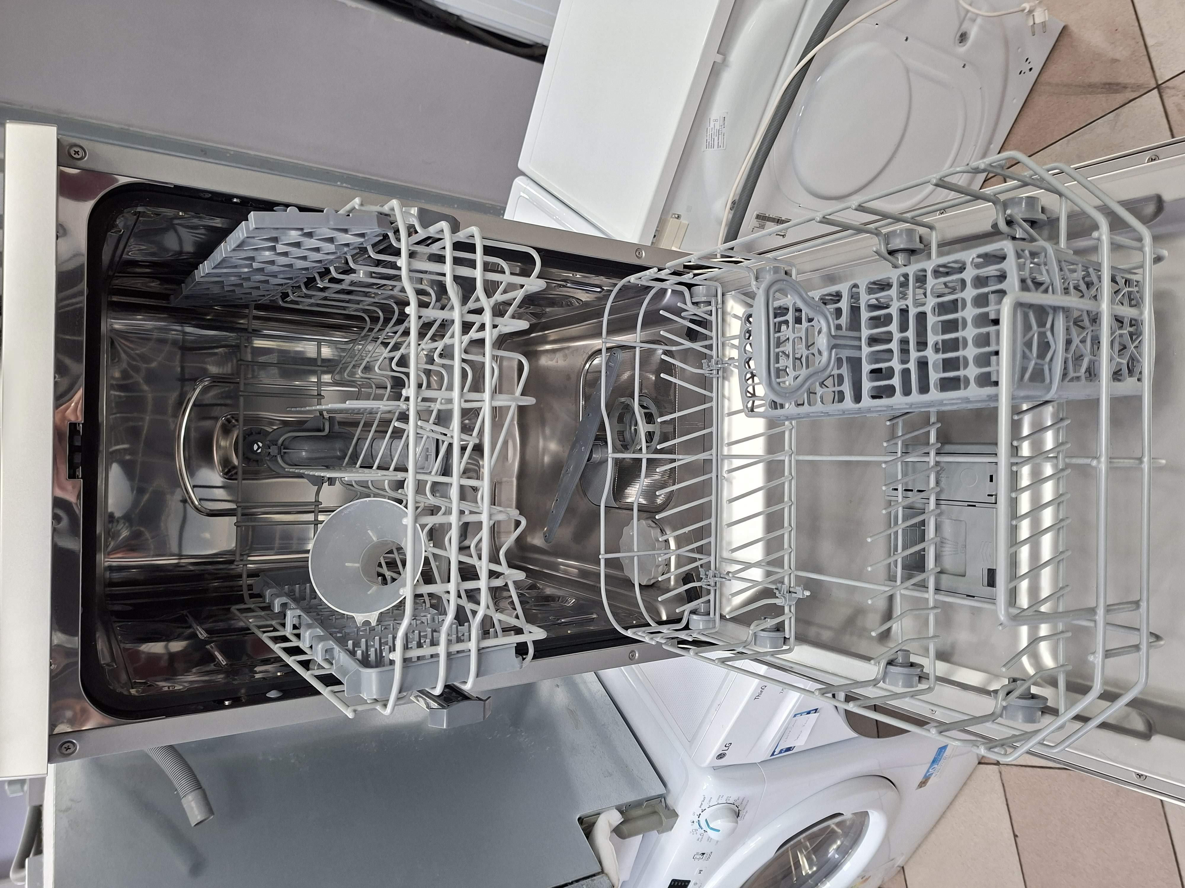 Sudo mašina Candy CDPH 2L949X, 9 kompleta