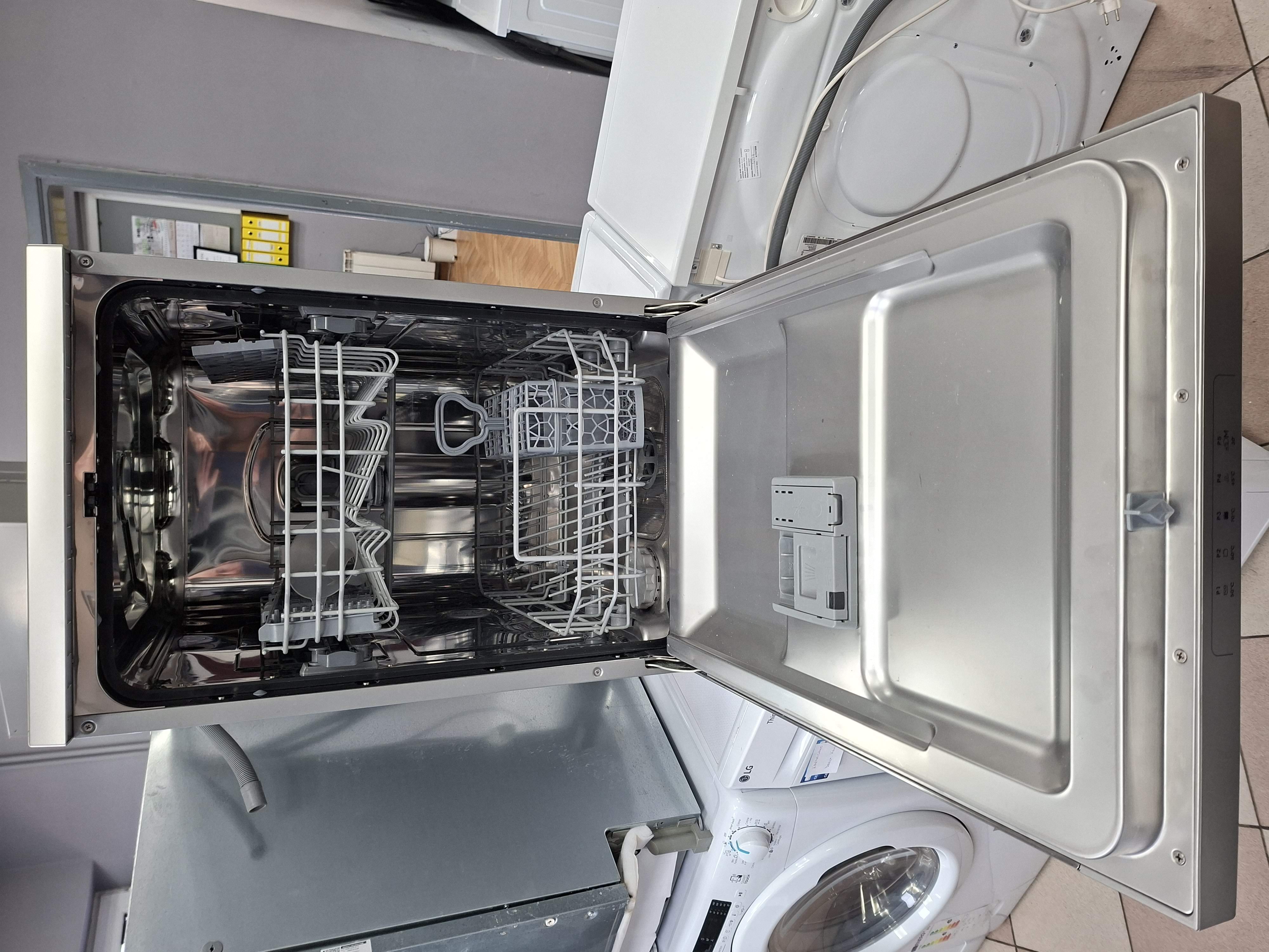 Sudo mašina Candy CDPH 2L949X, 9 kompleta