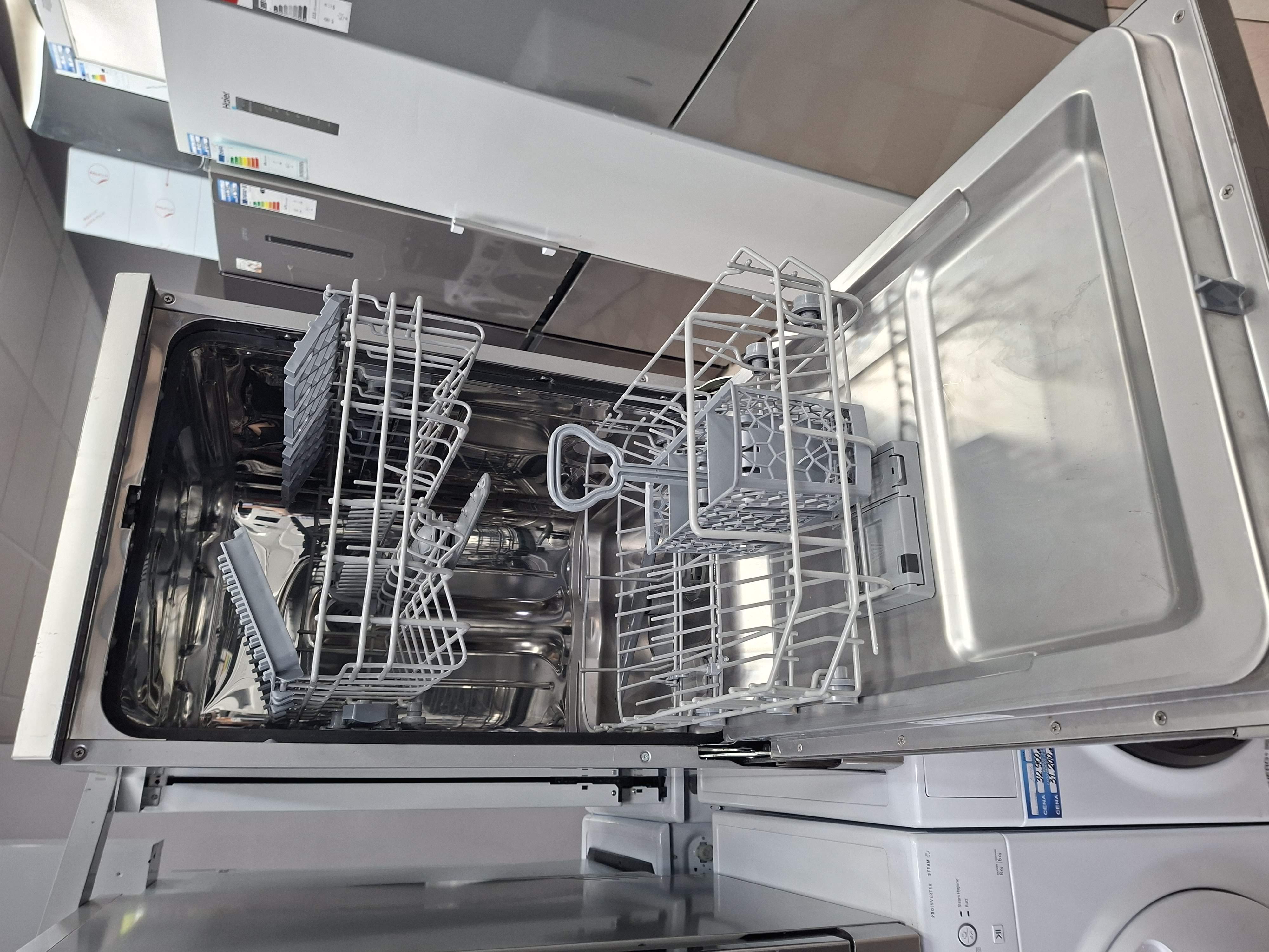 Sudo mašina Candy CDPH 2L949X, 9 kompleta