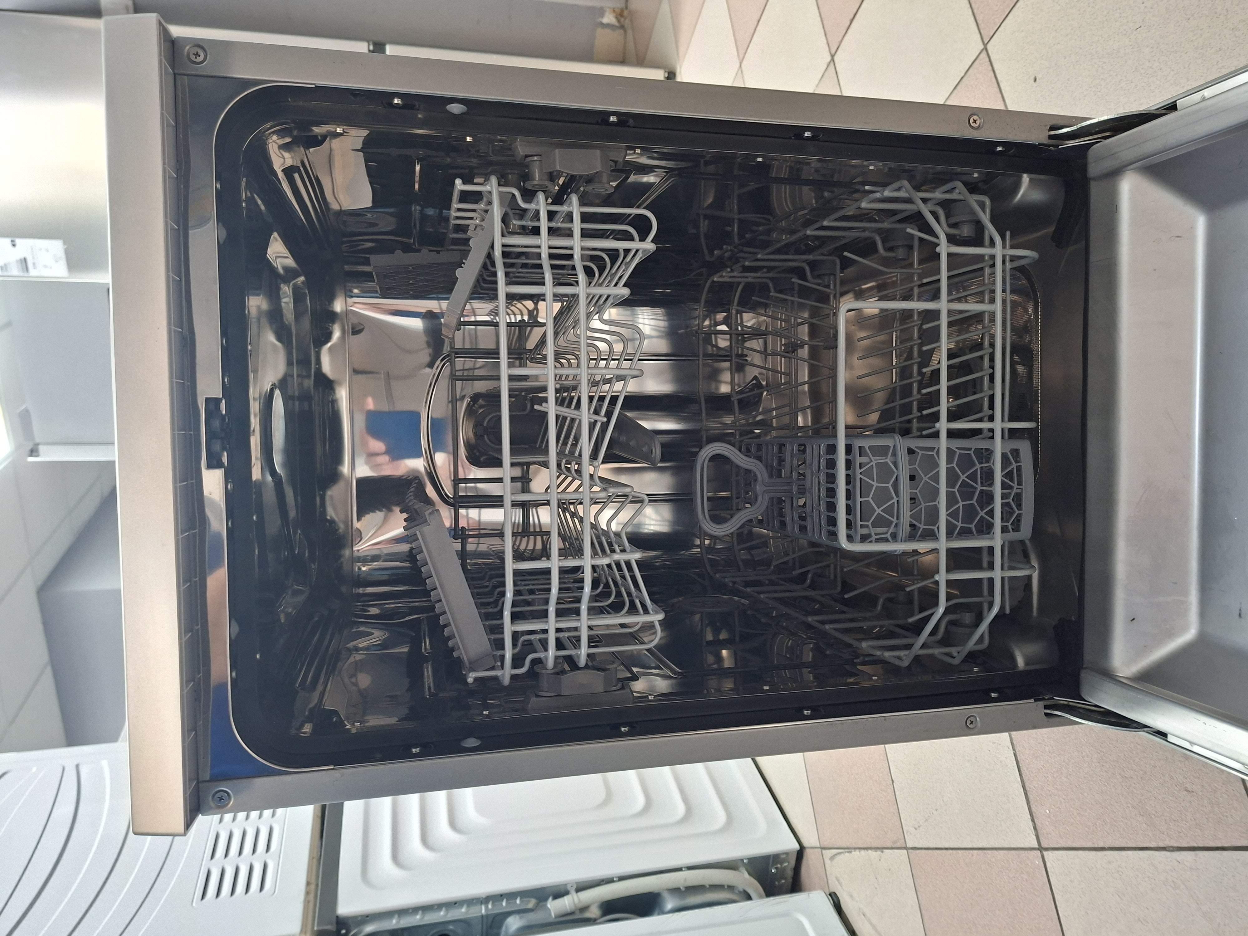 Sudo mašina Candy CDPH 2L949X, 9 kompleta
