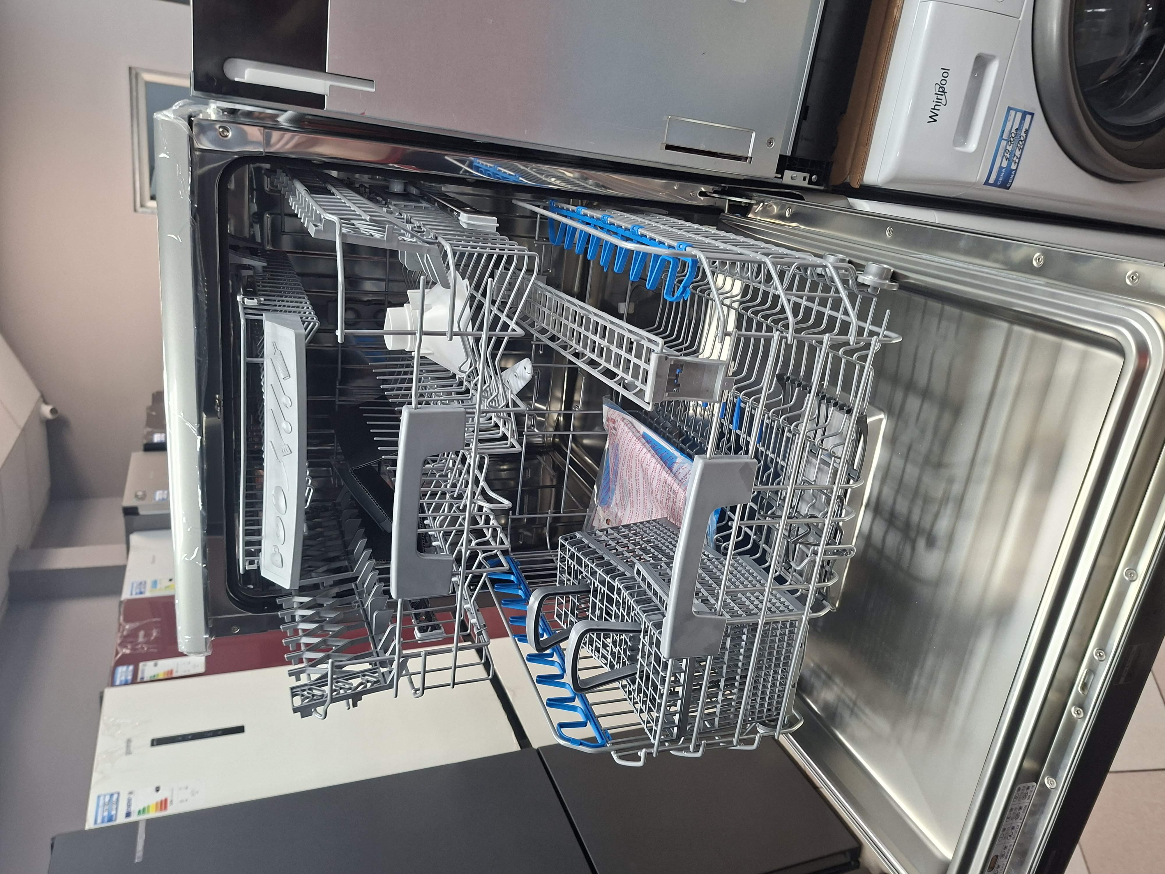 Sudo mašina Candy CDPM 77883X, 16 kompleta