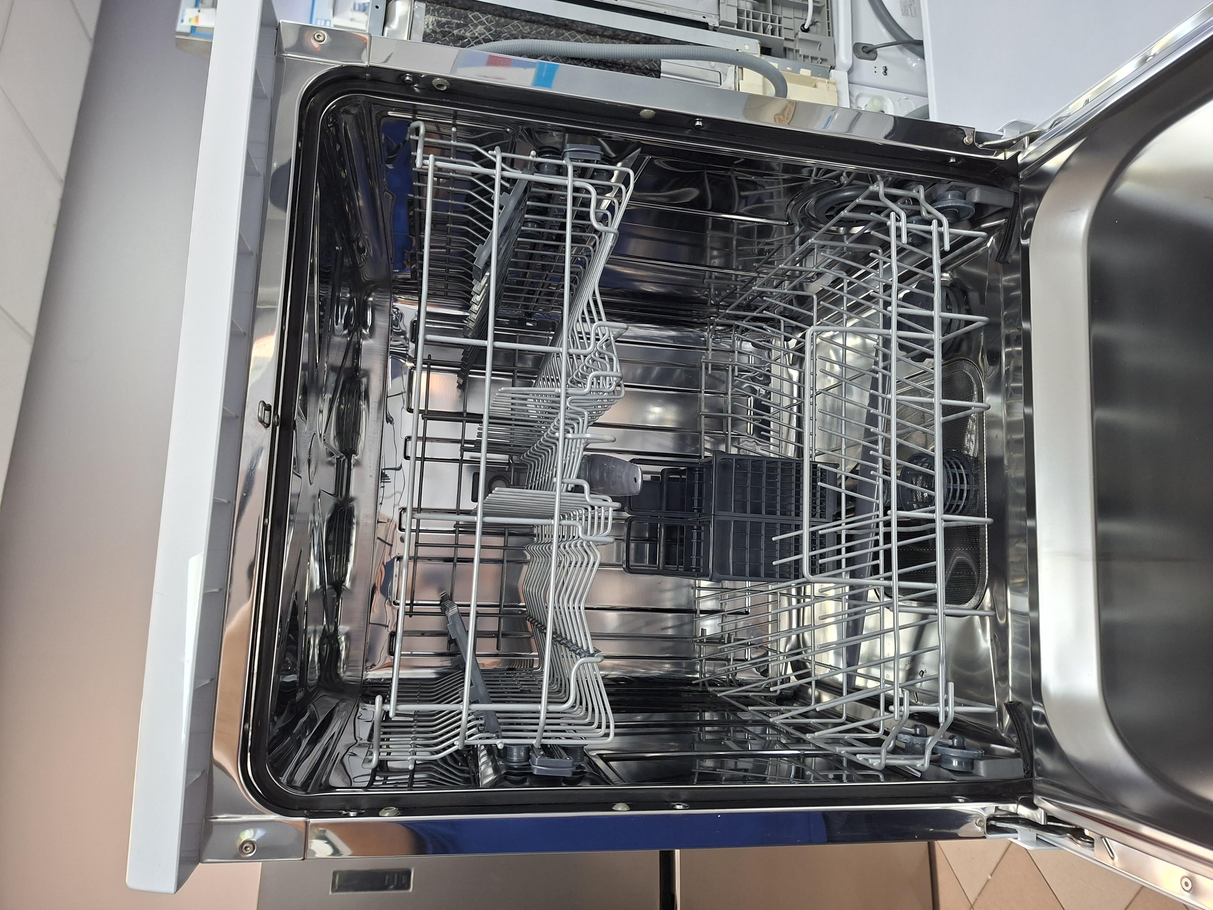 Sudo mašina Candy CDPN 1L390SW, 13 kompleta