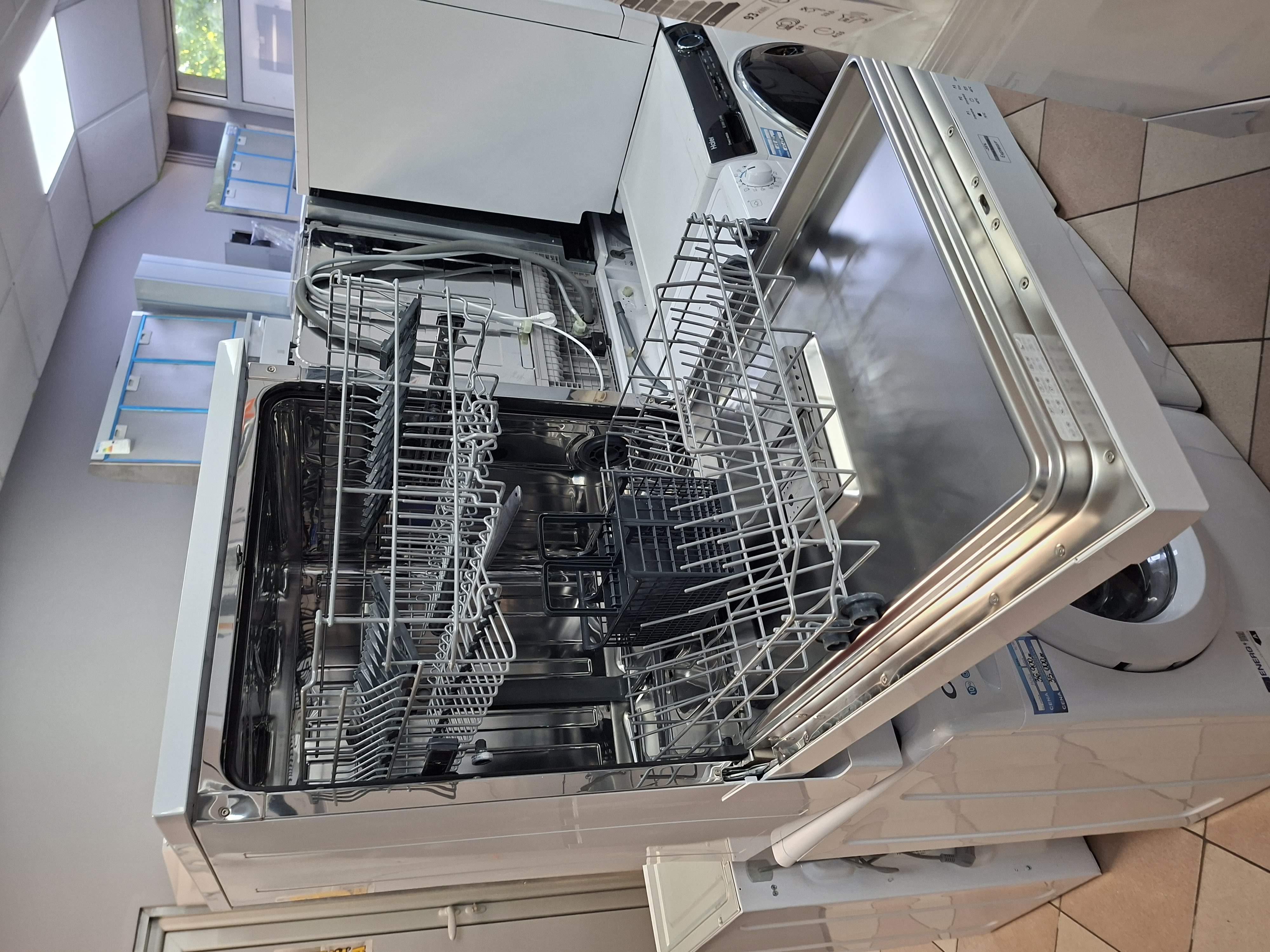 Sudo mašina Candy CDPN 1L390SW, 13 kompleta