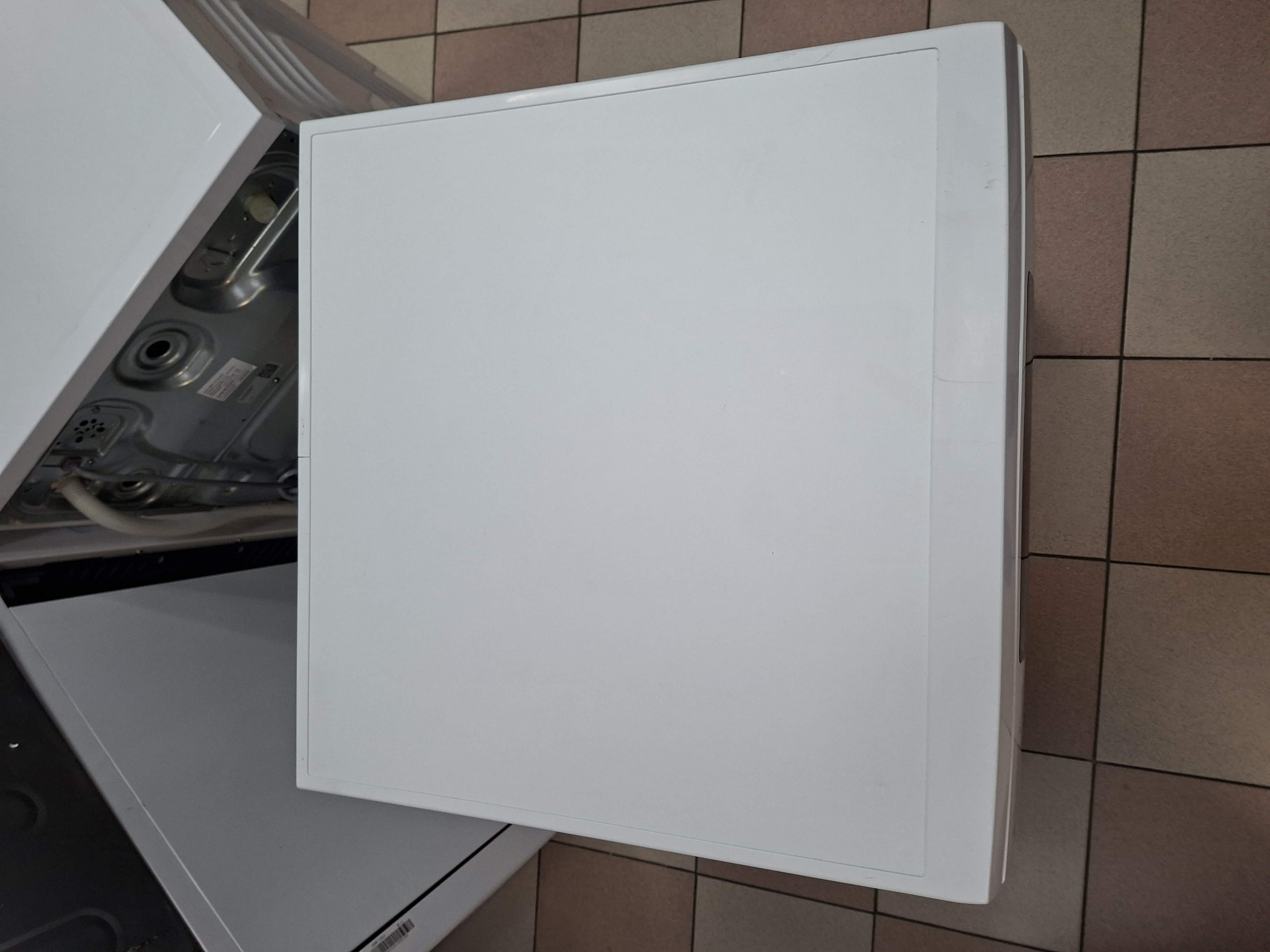 Sudo mašina Candy CDPN 2D360PW, 16 kompleta