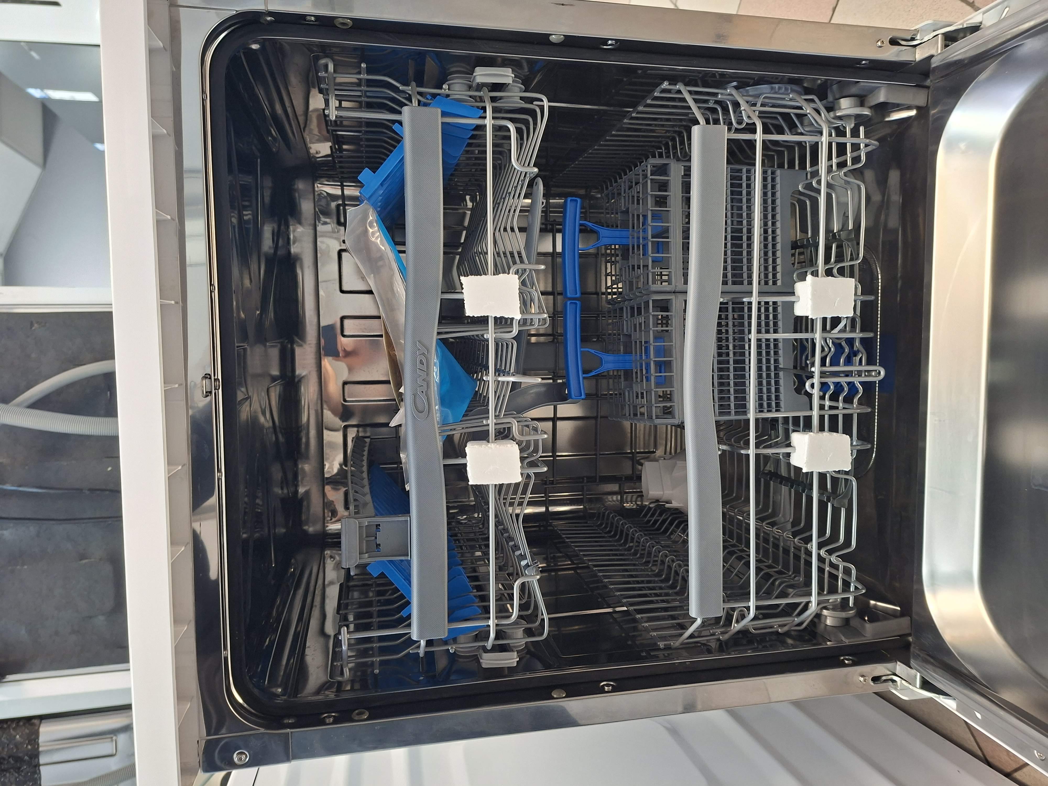 Sudo mašina Candy CDPN 2D620 PW/E, 16 kompleta