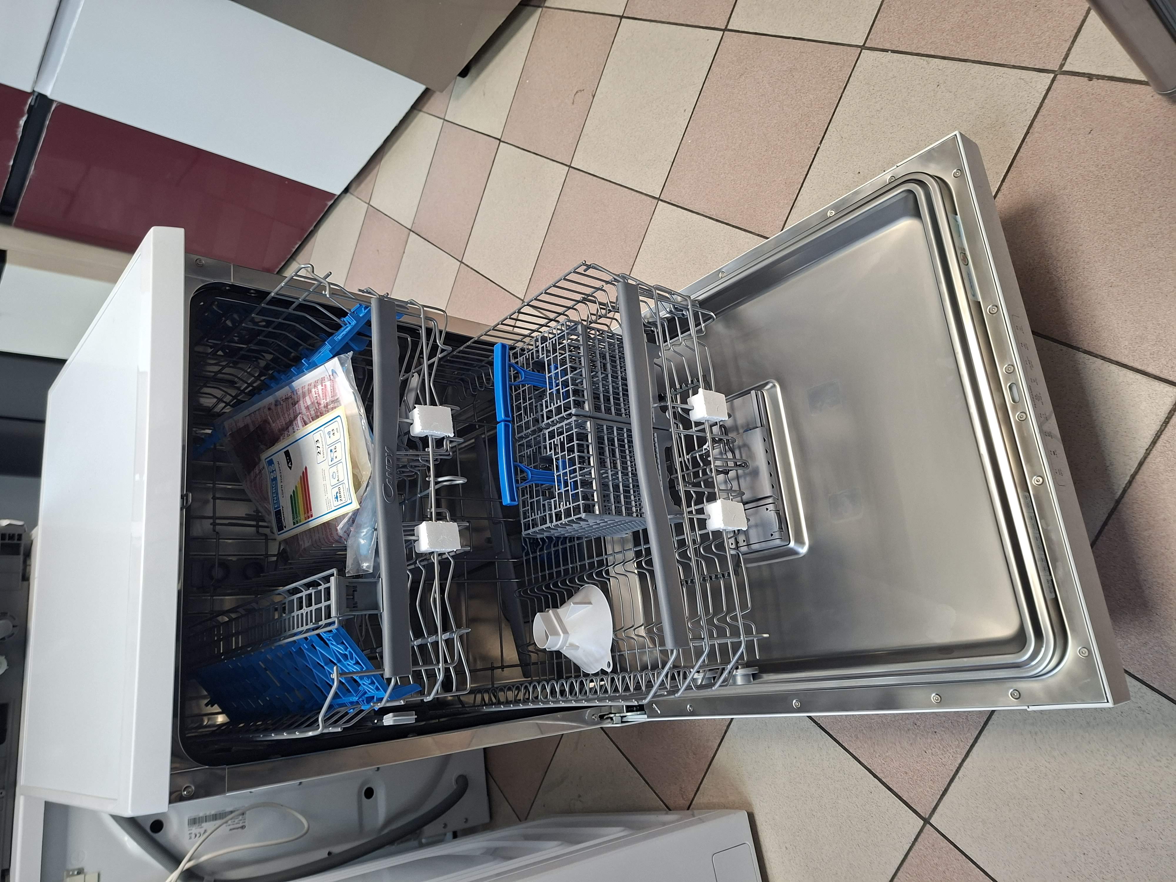 Sudo mašina Candy CDPN 2D620 PW/E, 16 kompleta