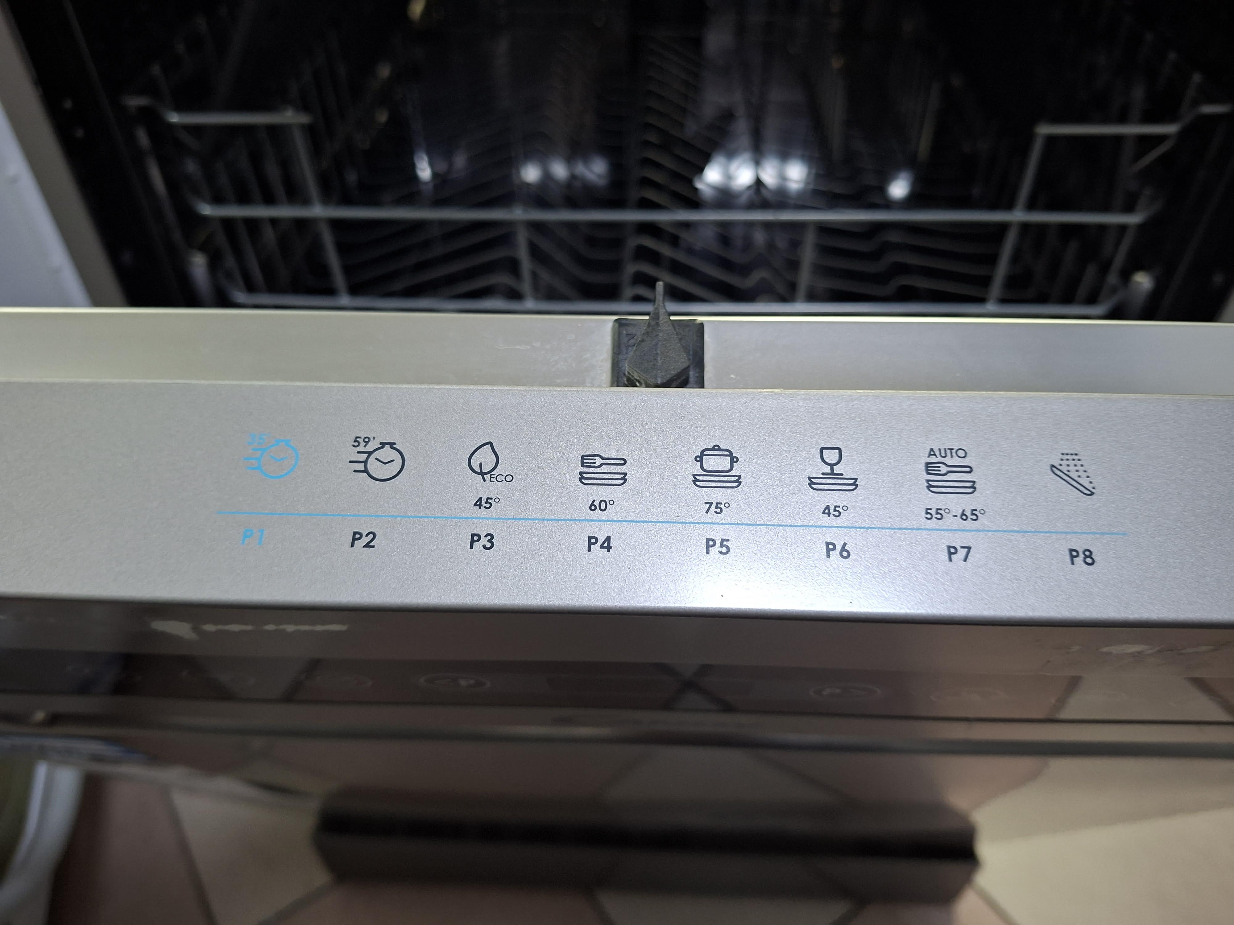 Sudo mašina Candy CF 3C7F0X , 13 kompleta