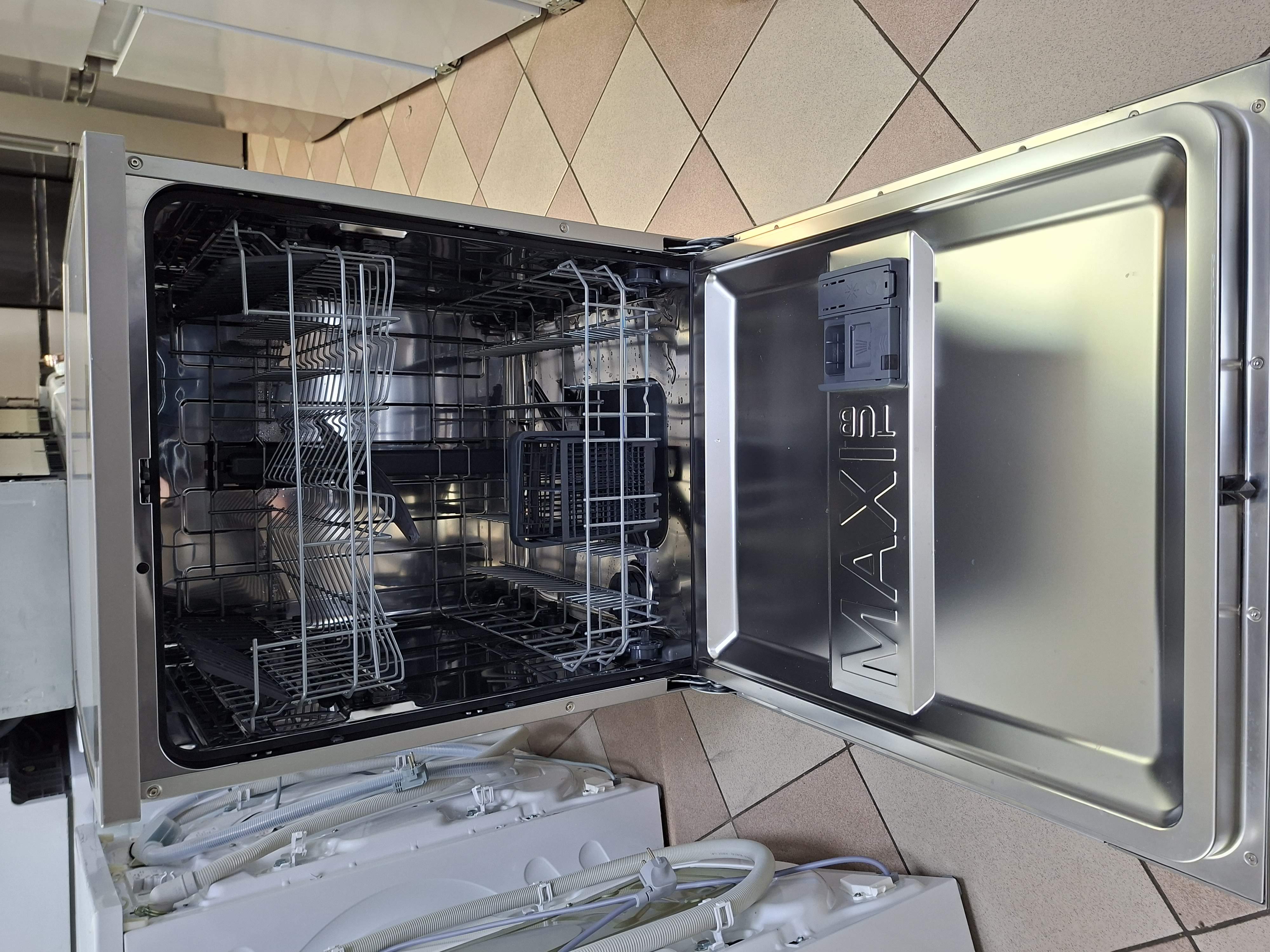 Sudo mašina Candy CF 3C7F0X , 13 kompleta