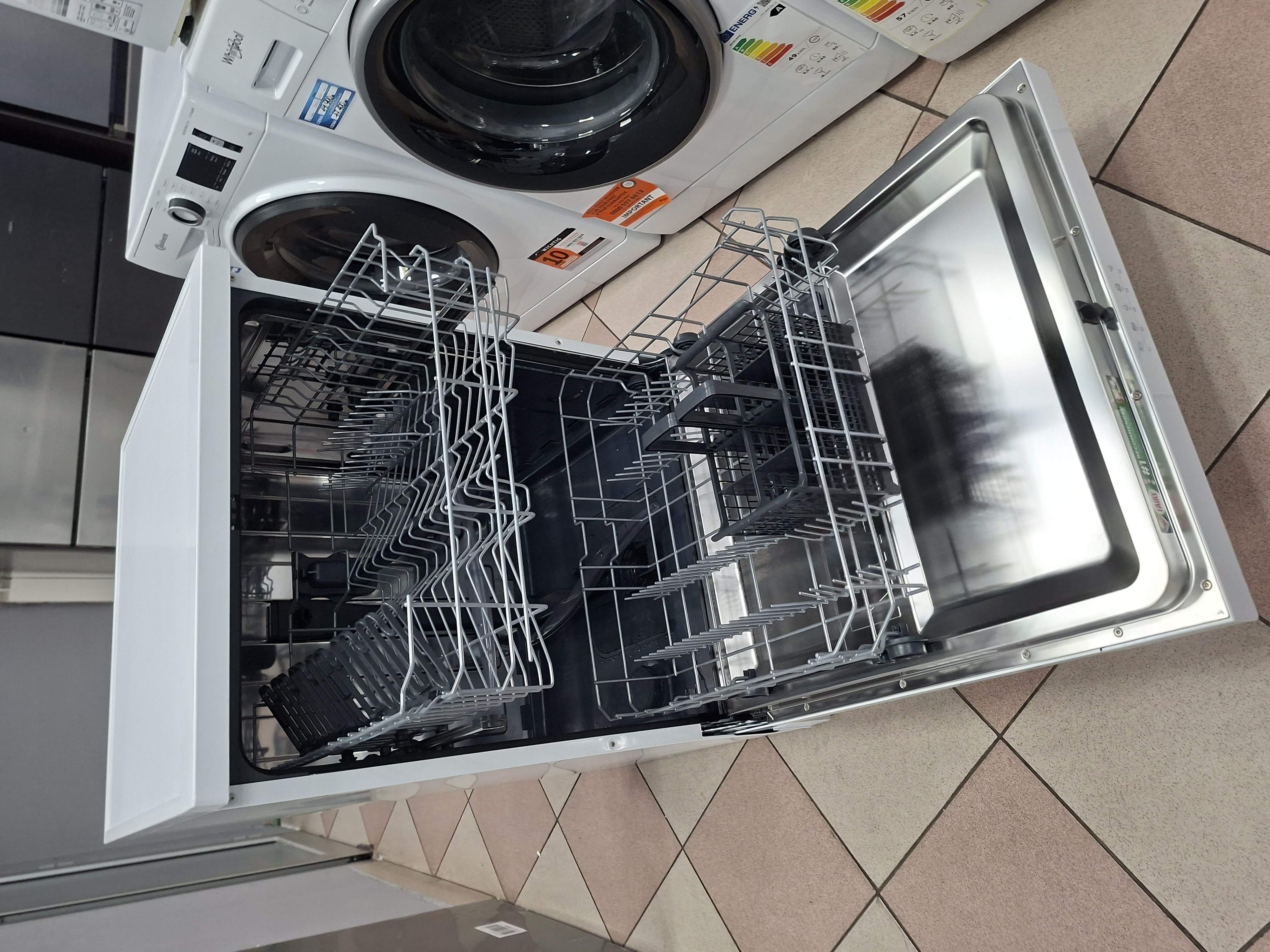 Sudo mašina Candy CF 3E7E0W ,  13 kompleta