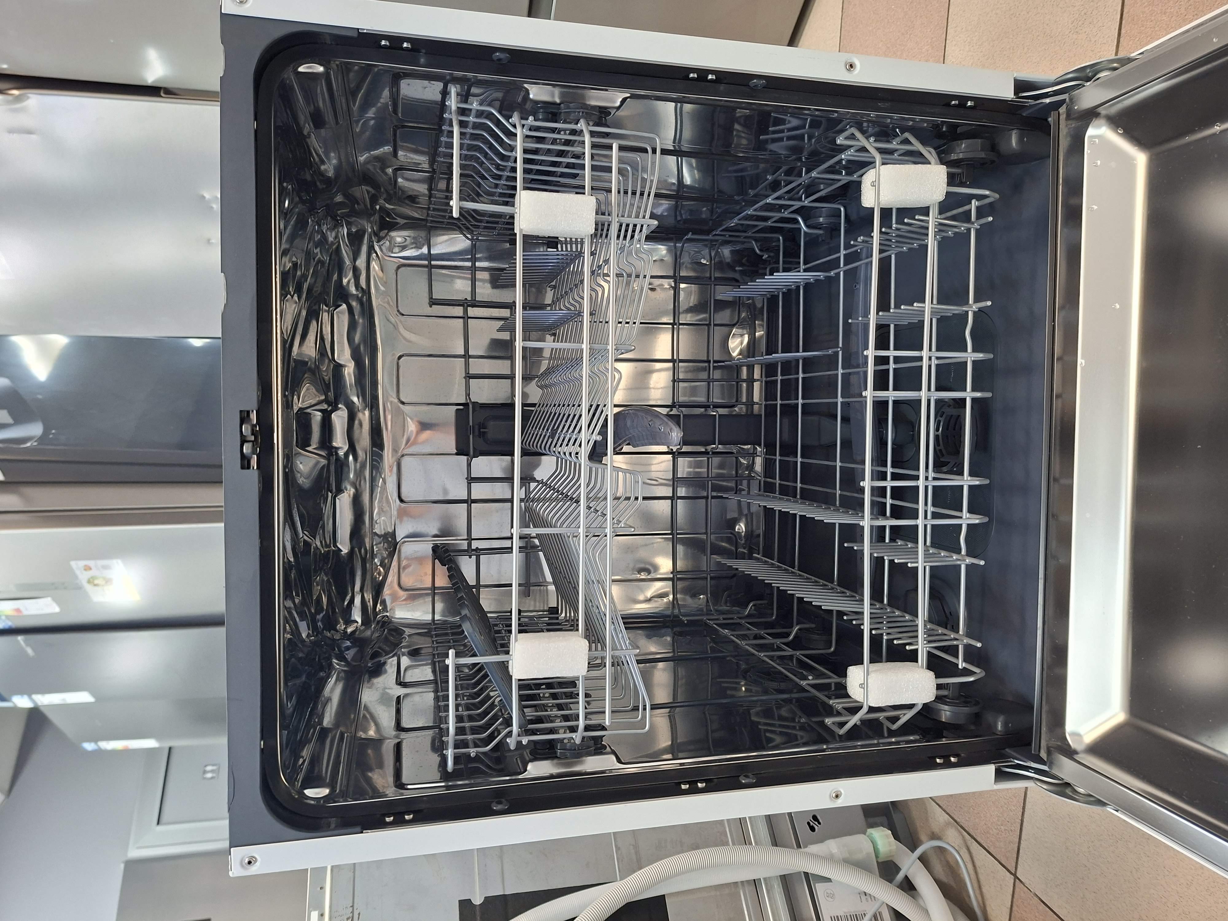Sudo mašina Candy CF 3E7E0W ,  13 kompleta