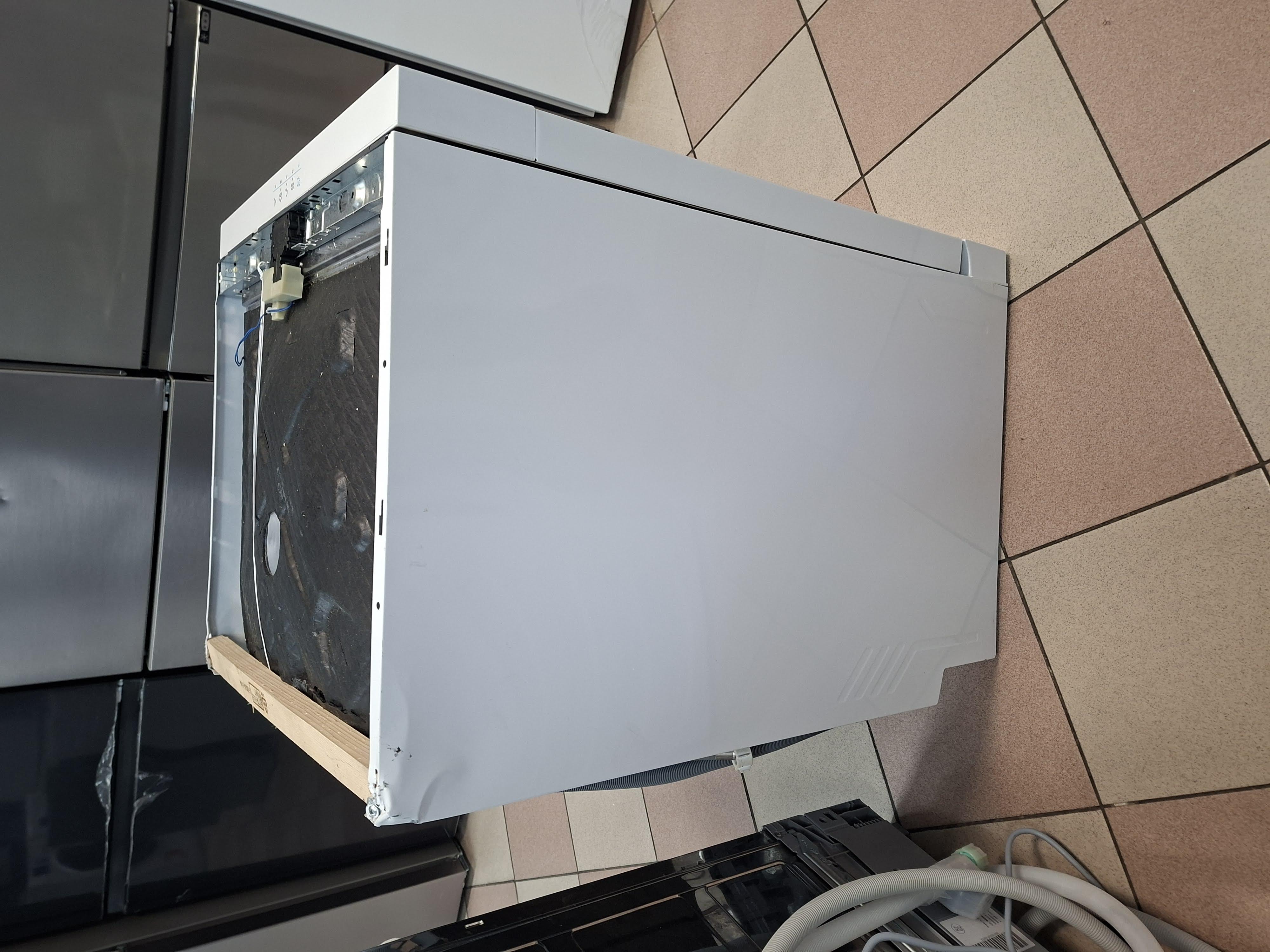 Sudo mašina Candy CF 3E7E0W ,  13 kompleta