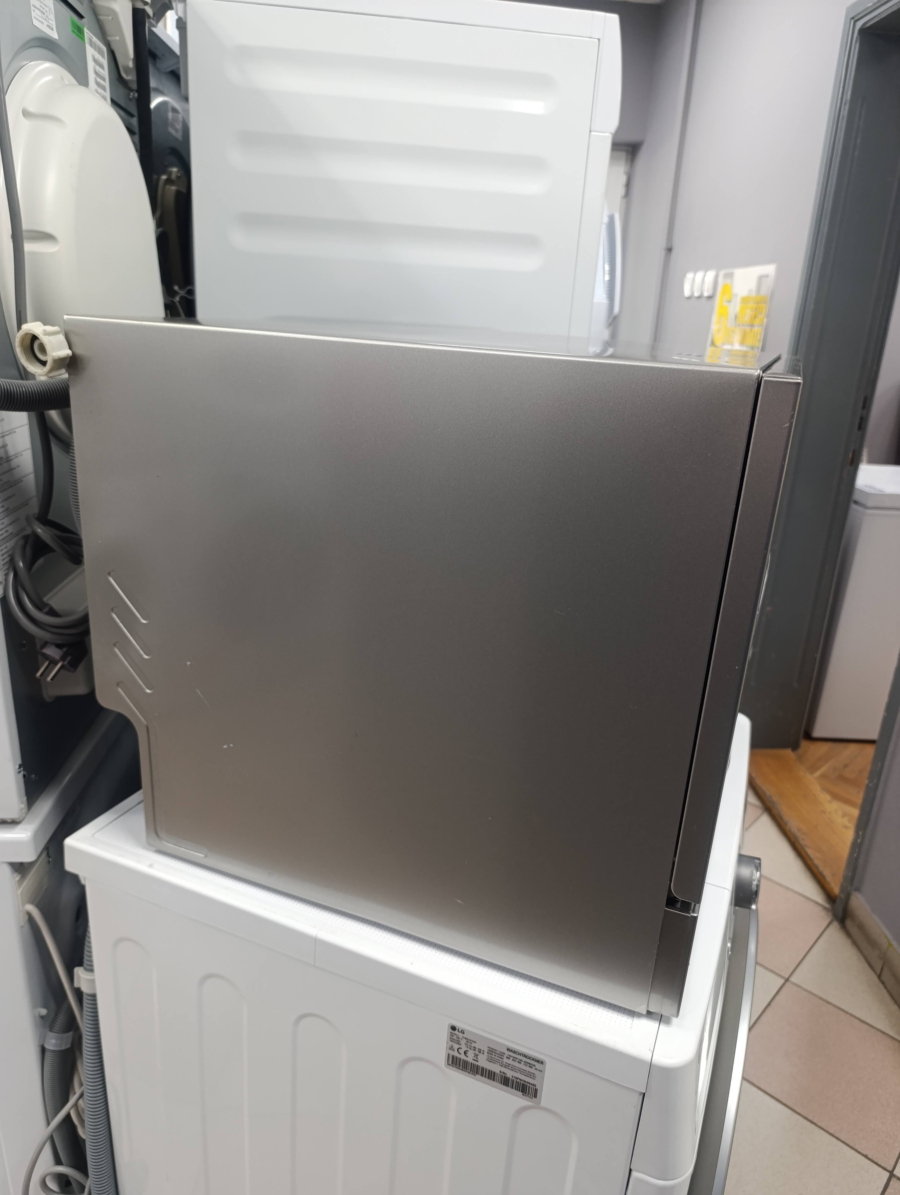 Sudo mašina Candy CP 6E51LS , 6 kompleta