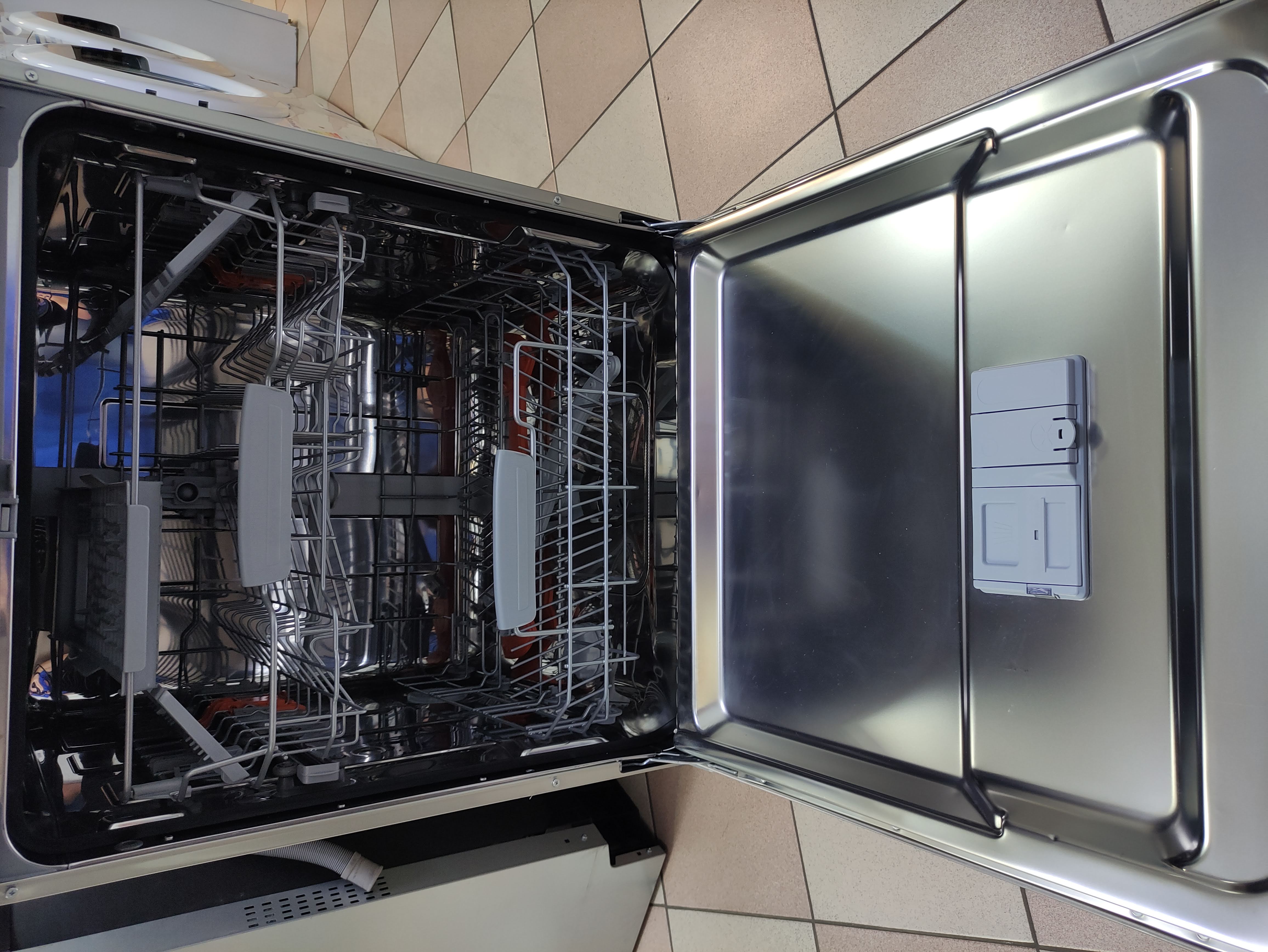 Sudo mašina Hotpoint Ariston HFC 3C26 CW X, 14kompleta