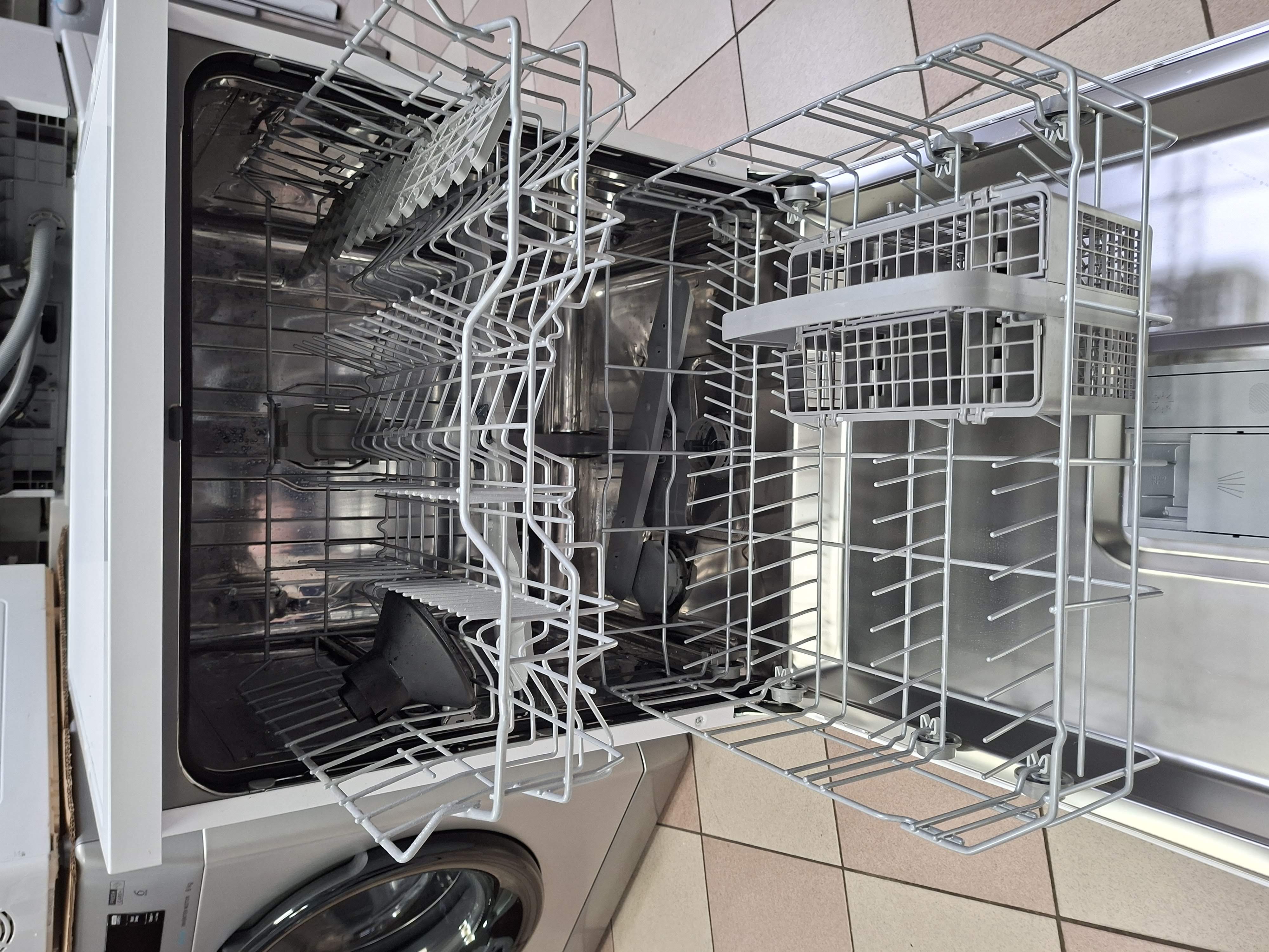 Sudo mašina Indesit IN2FE13DT9W , 13 kompleta.