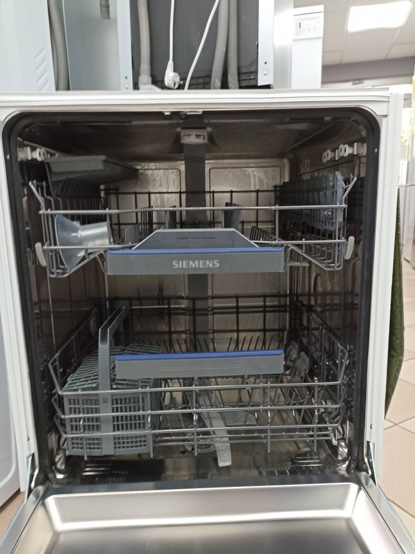 Sudo mašina Seimens SN43ES15BE/24 (2) , 13 Kompleta