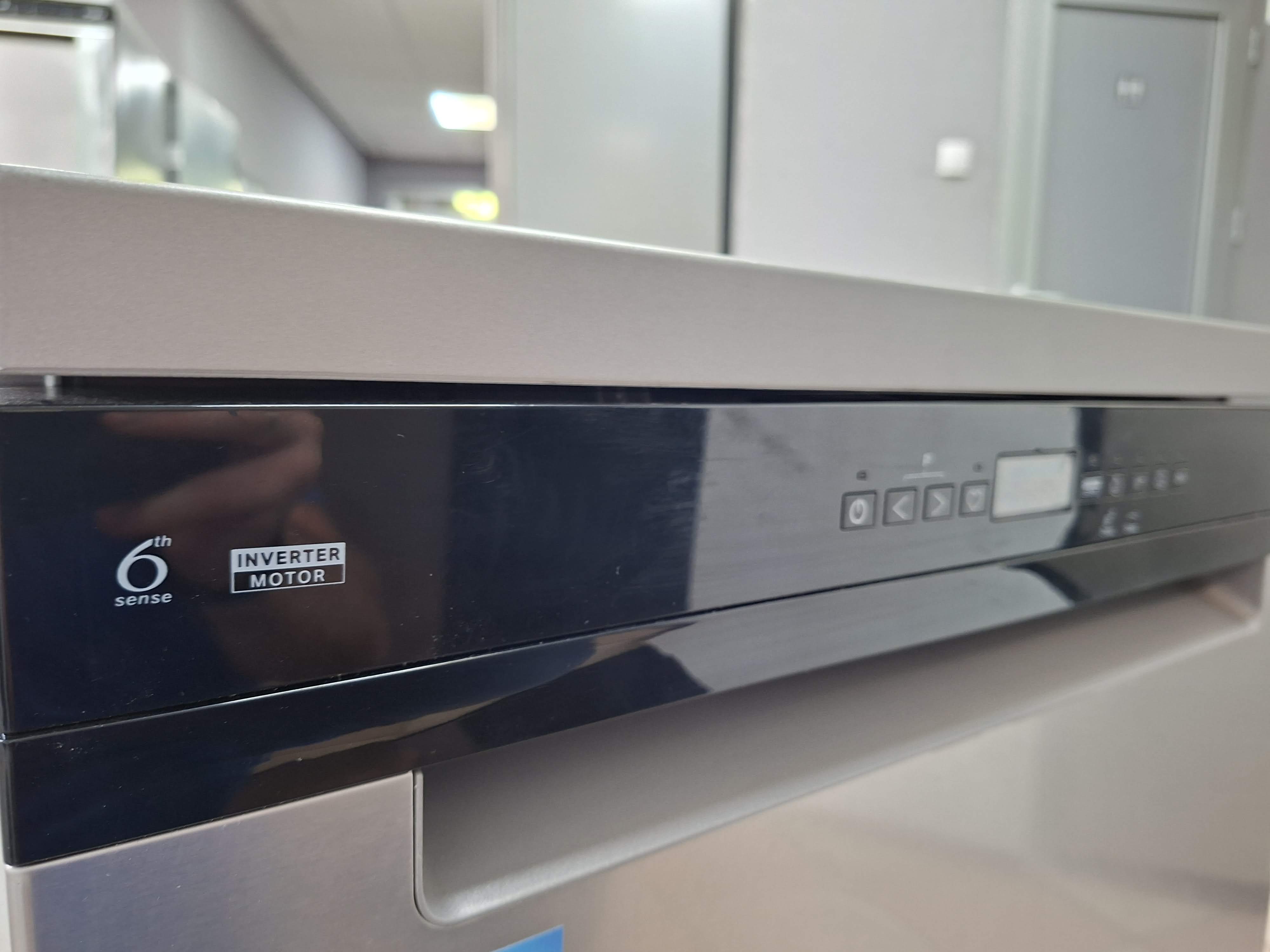 Sudo mašina Whirlpool W7F HP43 X, 15 kompleta
