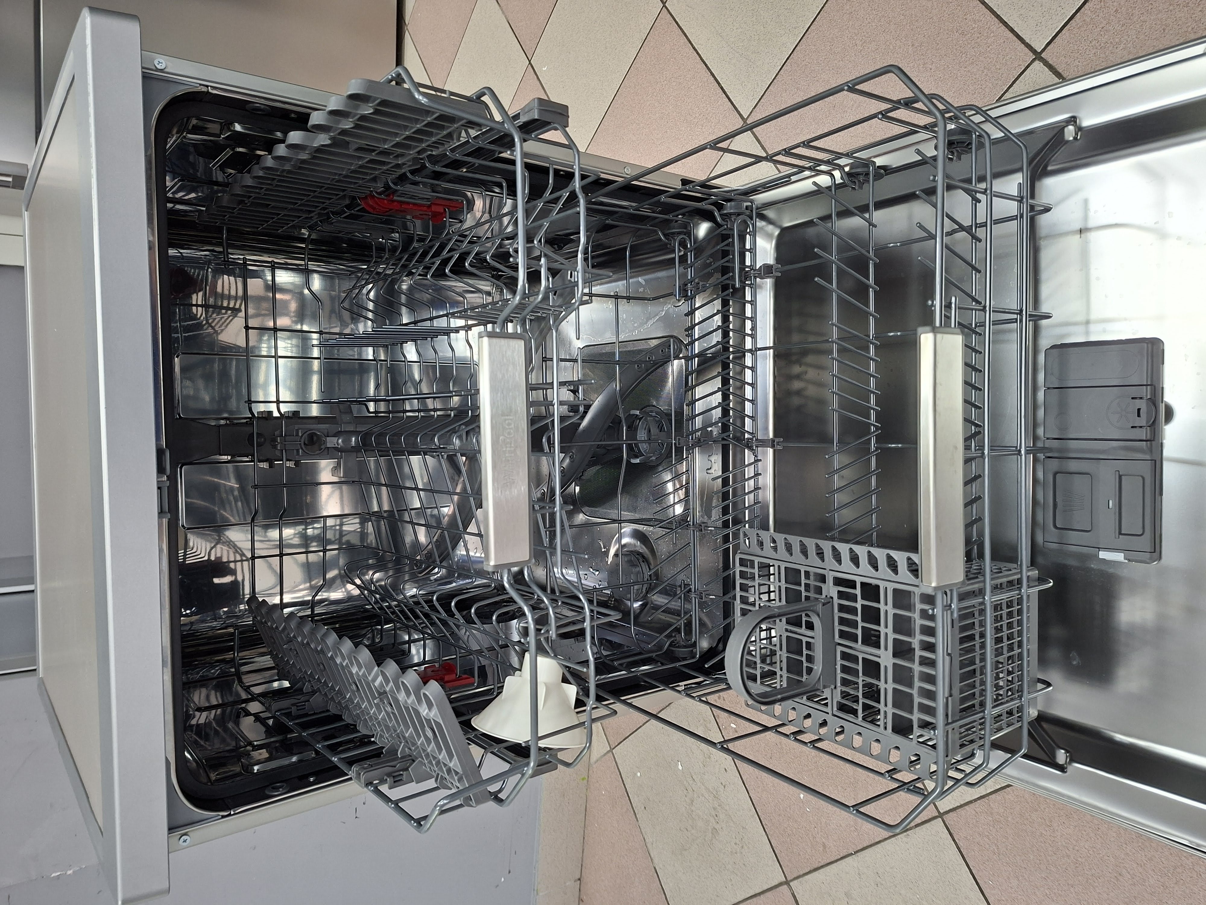 Sudo mašina Whirlpool WFO 3T141 X, 14 kompleta